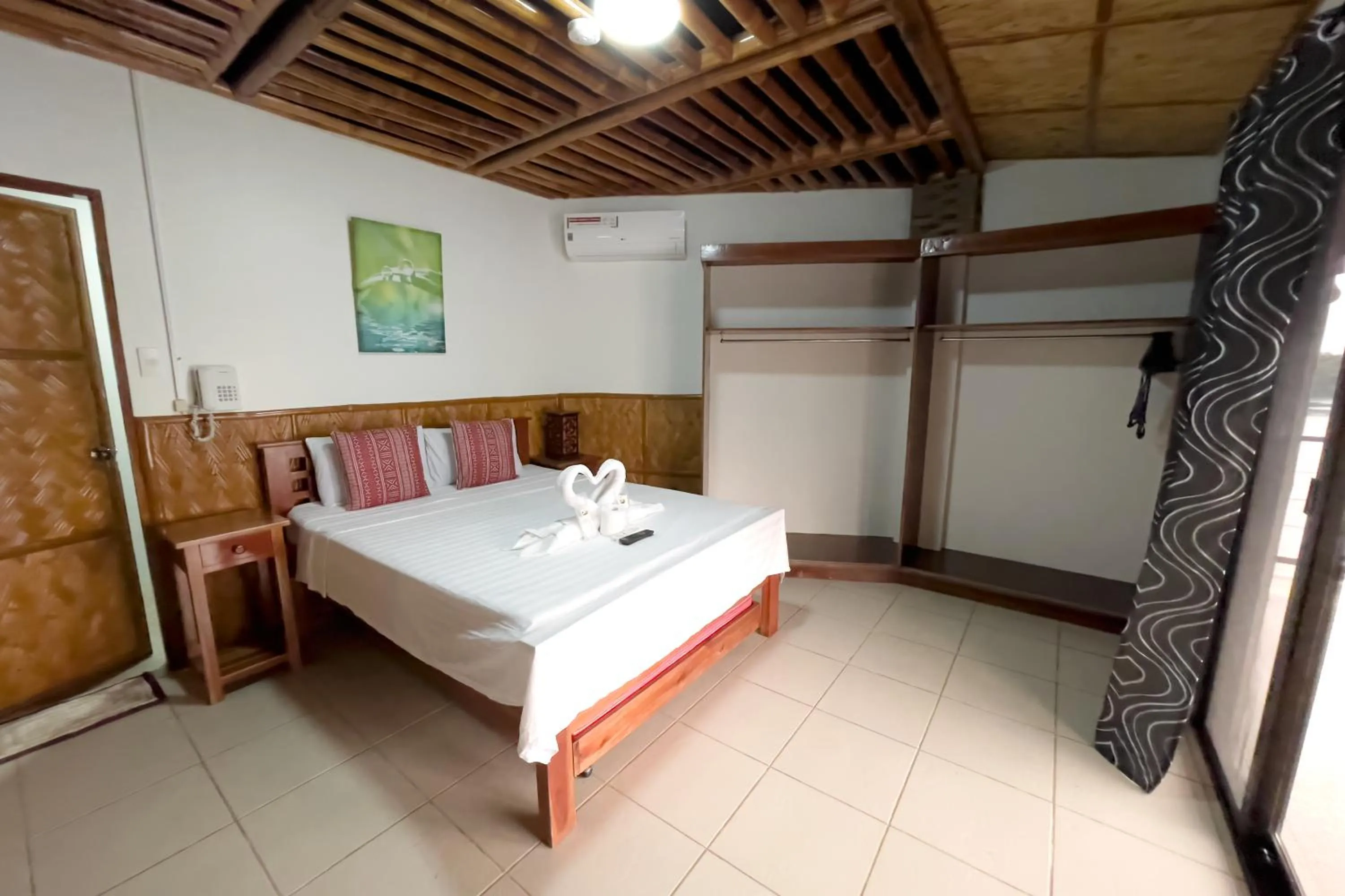 Bed in Villa de Pico Highland Beach Resort