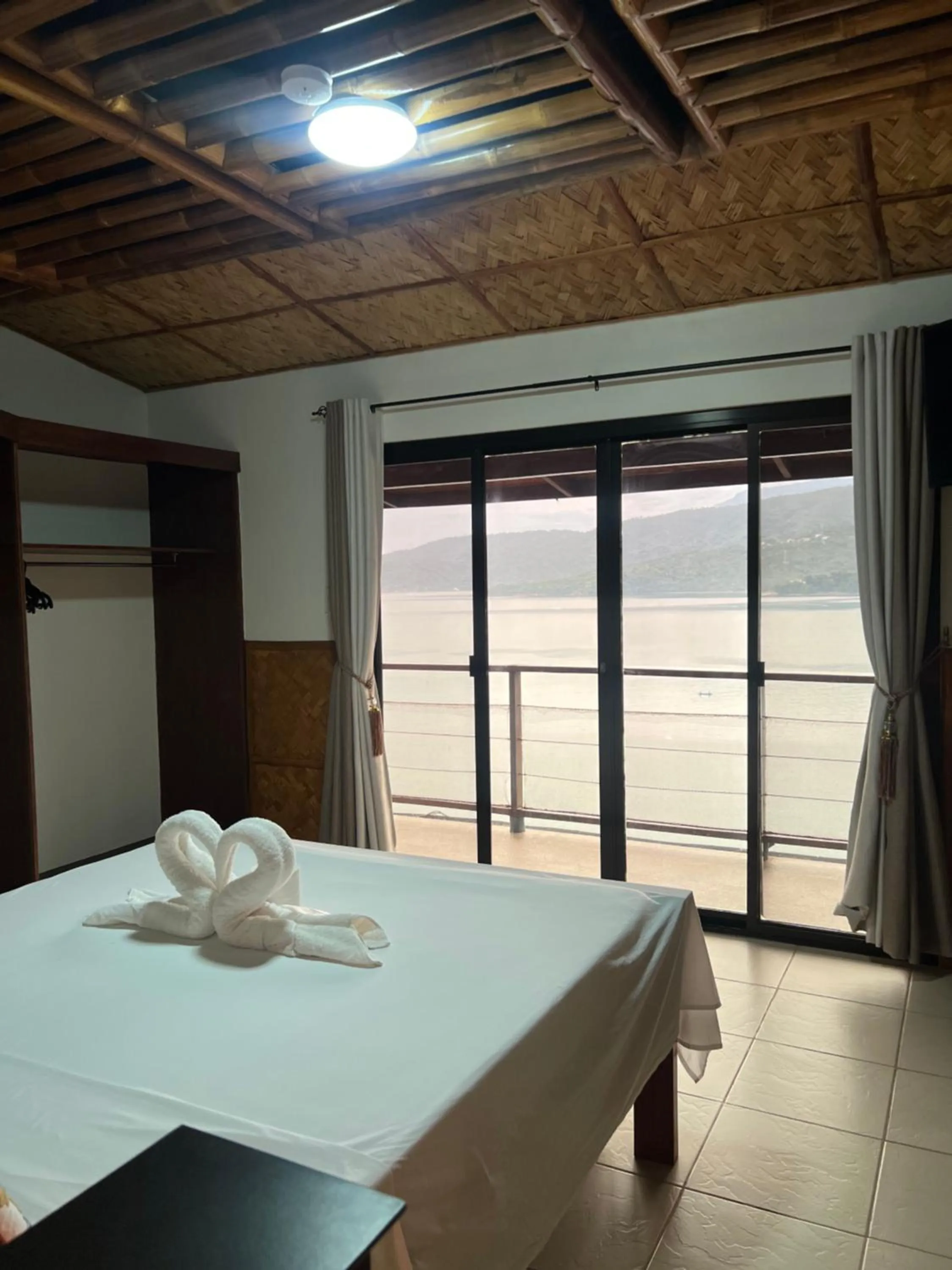 Bed in Villa de Pico Highland Beach Resort