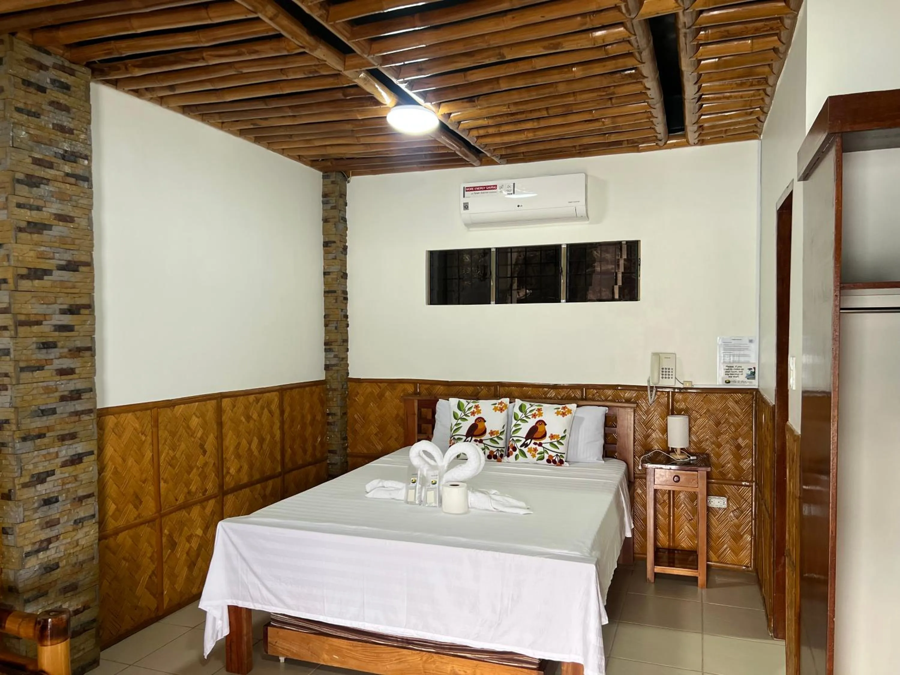 Bed in Villa de Pico Highland Beach Resort