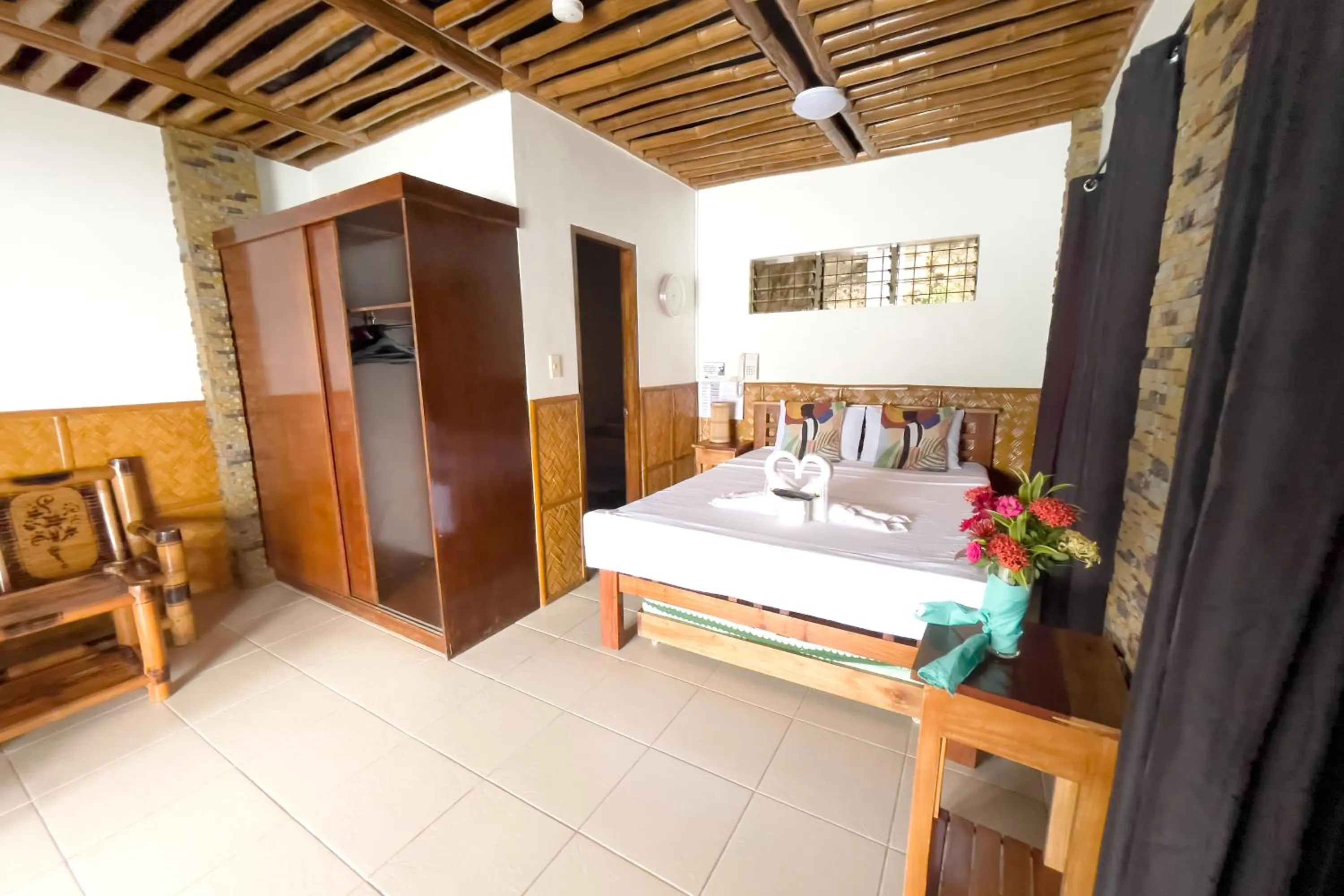 Bed in Villa de Pico Highland Beach Resort