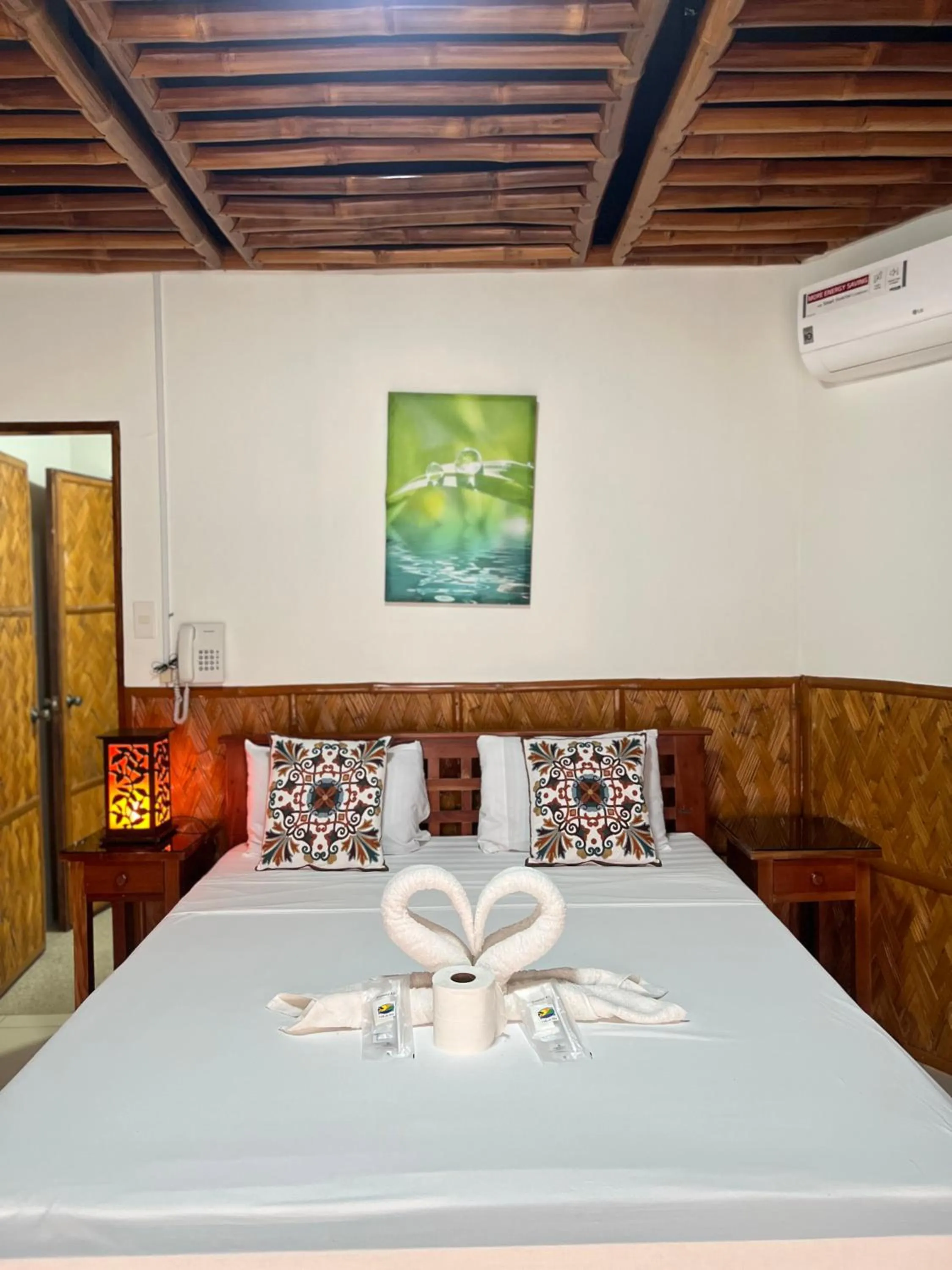 Bed in Villa de Pico Highland Beach Resort