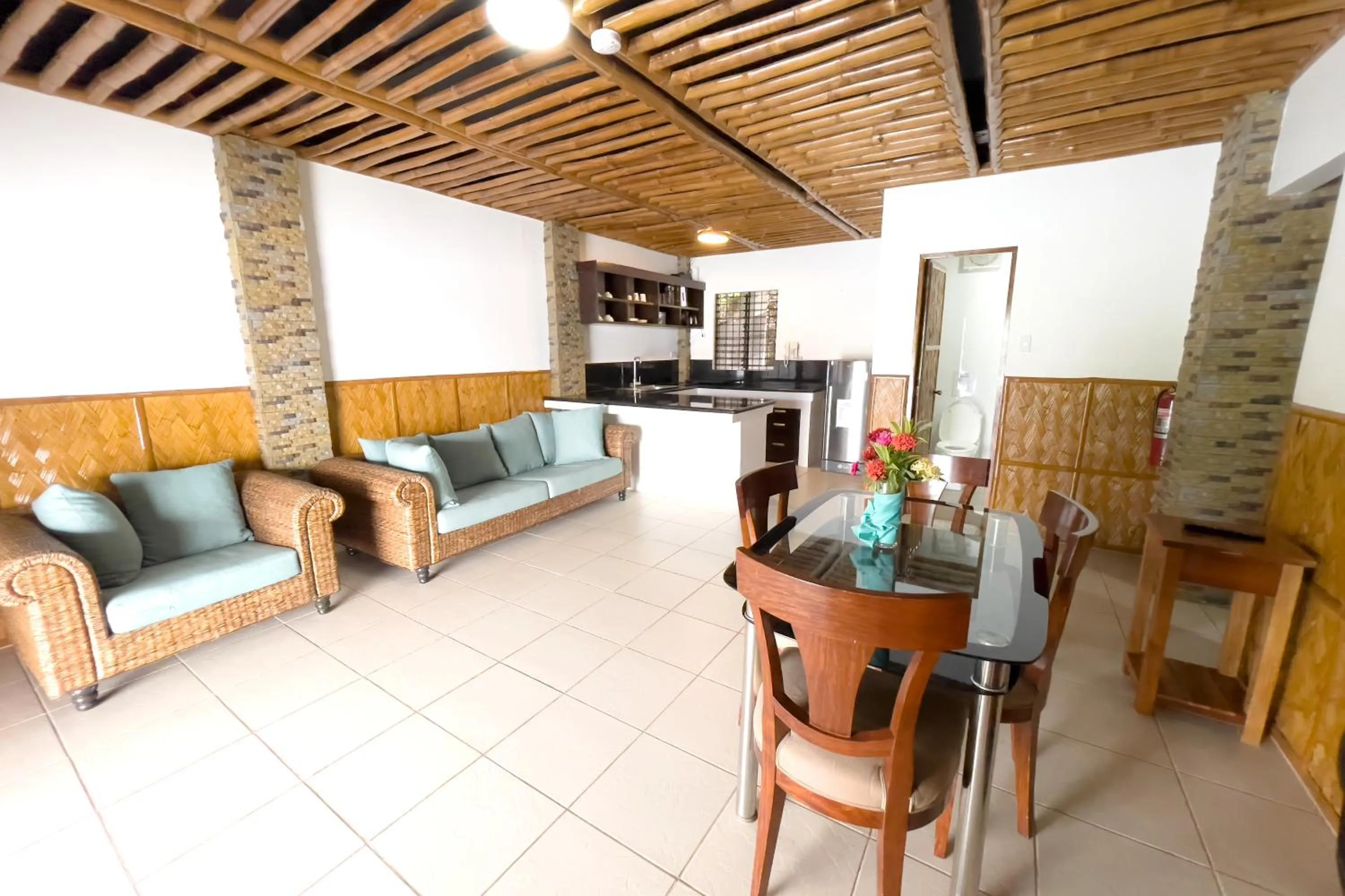 Villa de Pico Highland Beach Resort