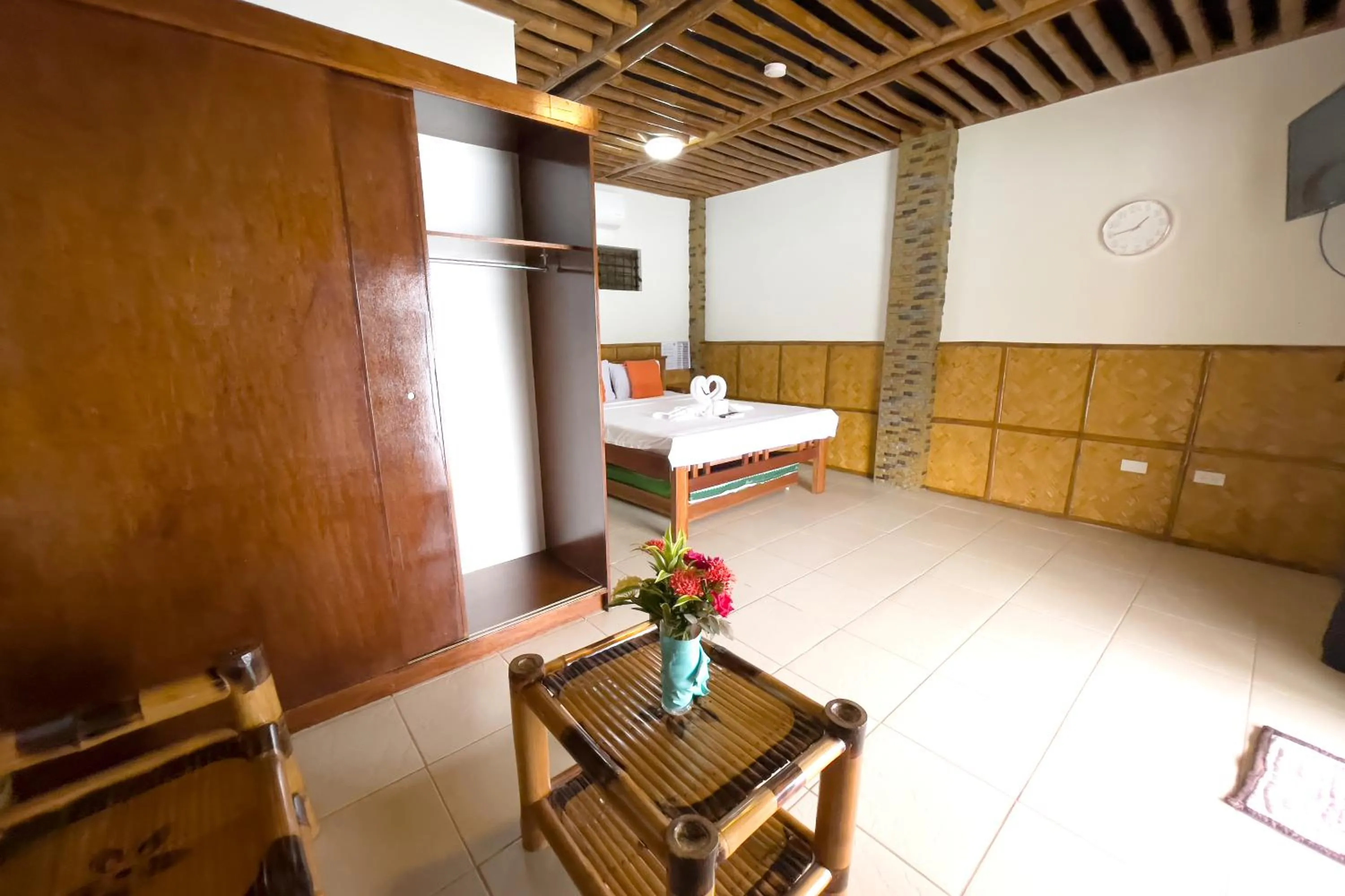 Bed in Villa de Pico Highland Beach Resort