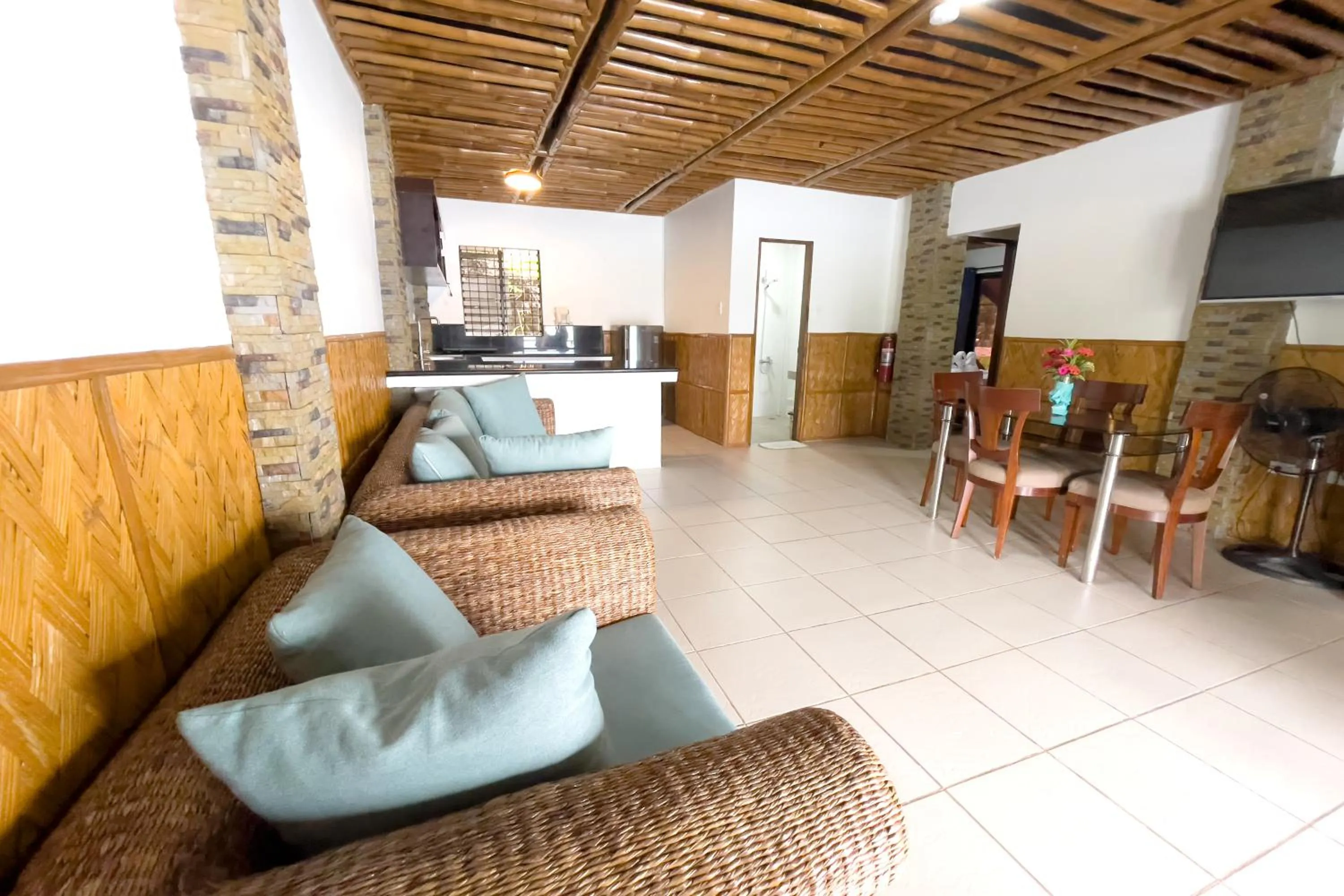 Villa de Pico Highland Beach Resort