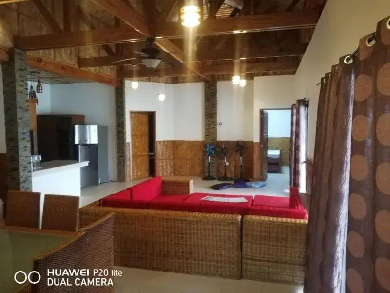 Communal lounge/ TV room, Bed in Villa de Pico Highland Beach Resort Communal lounge/ TV room, Bed in Villa de Pico Highland Beach Resort