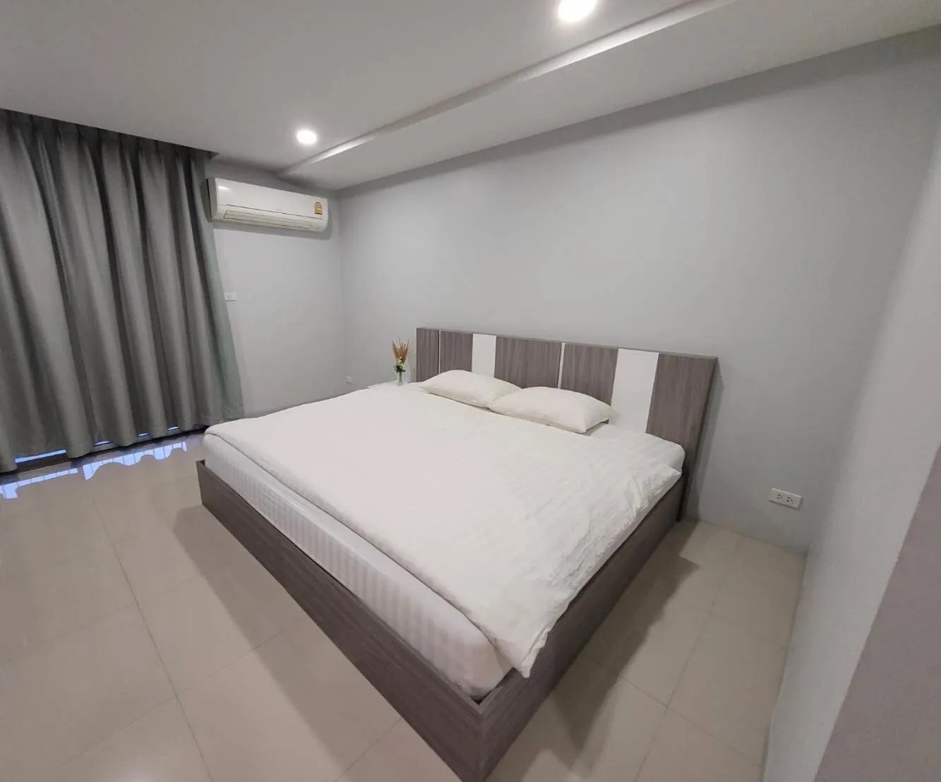 Bedroom, Bed in ONPA Hotel & Residence Bangsaen