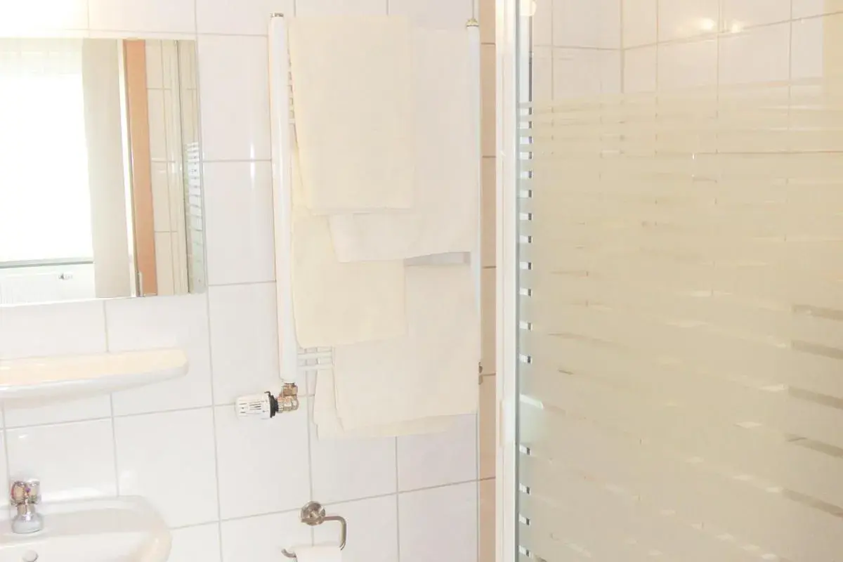 Budget Twin Room in Hotel Art-Ambiente Budget Twin Room in Hotel Art-Ambiente