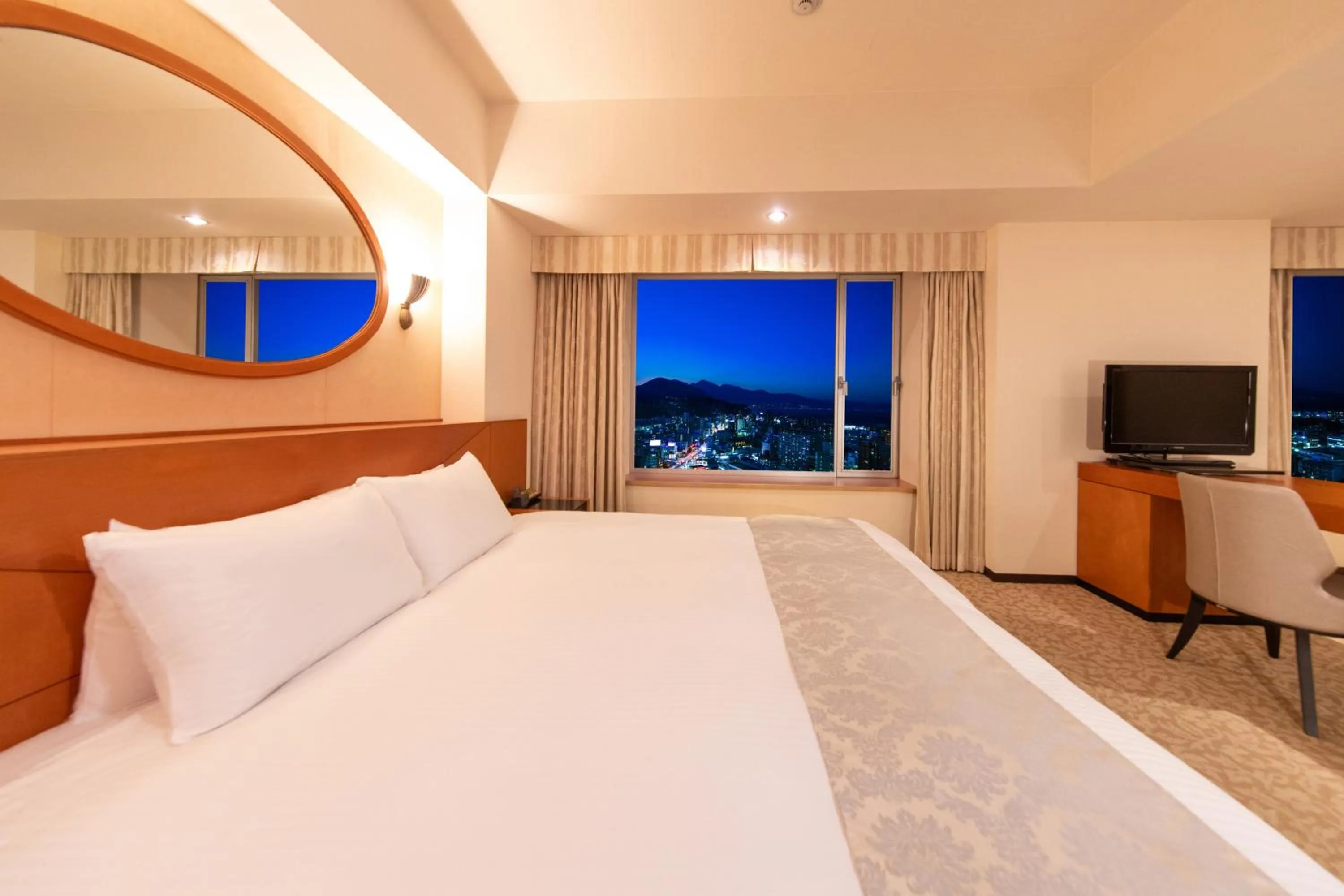 City view, Bed in Hotel Nikko Oita Oasis Tower
