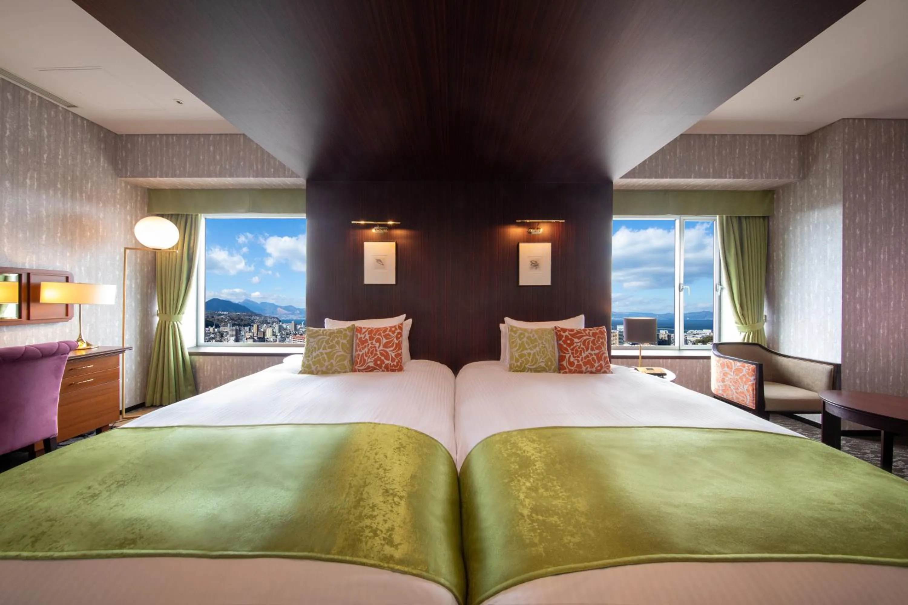 City view, Bed in Hotel Nikko Oita Oasis Tower