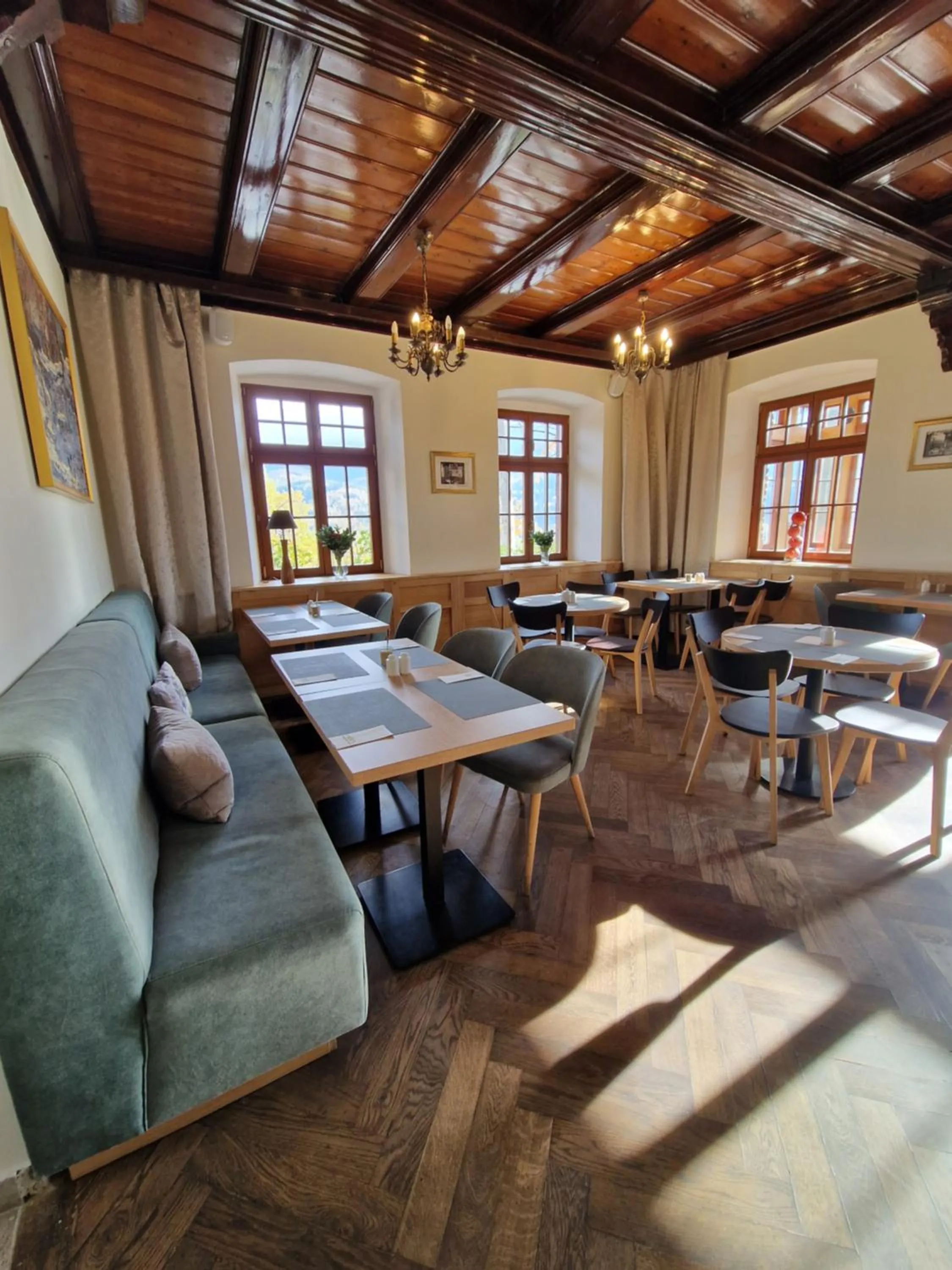 Restaurant/places to eat in Zamek Księża Góra