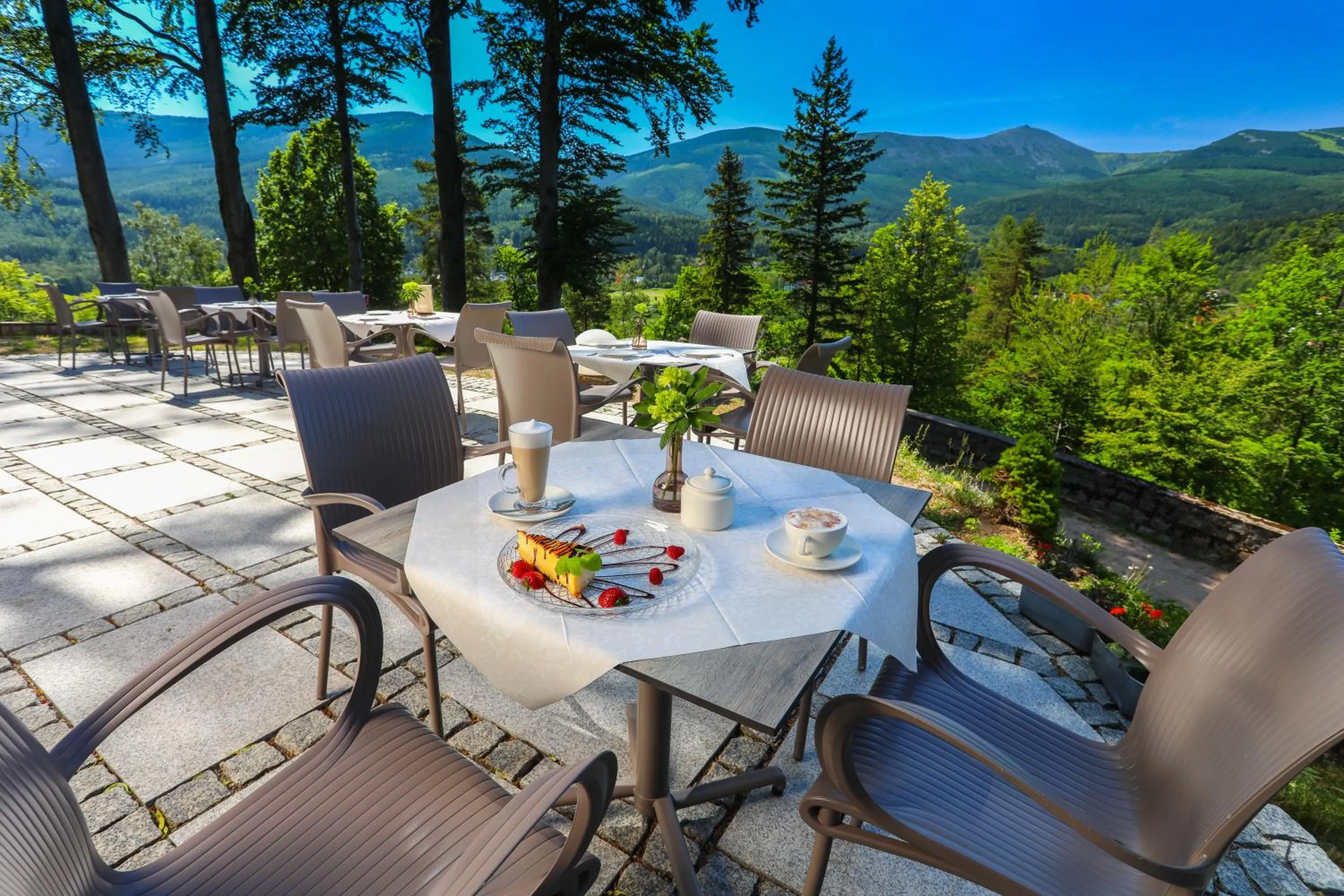 Restaurant/places to eat in Zamek Księża Góra