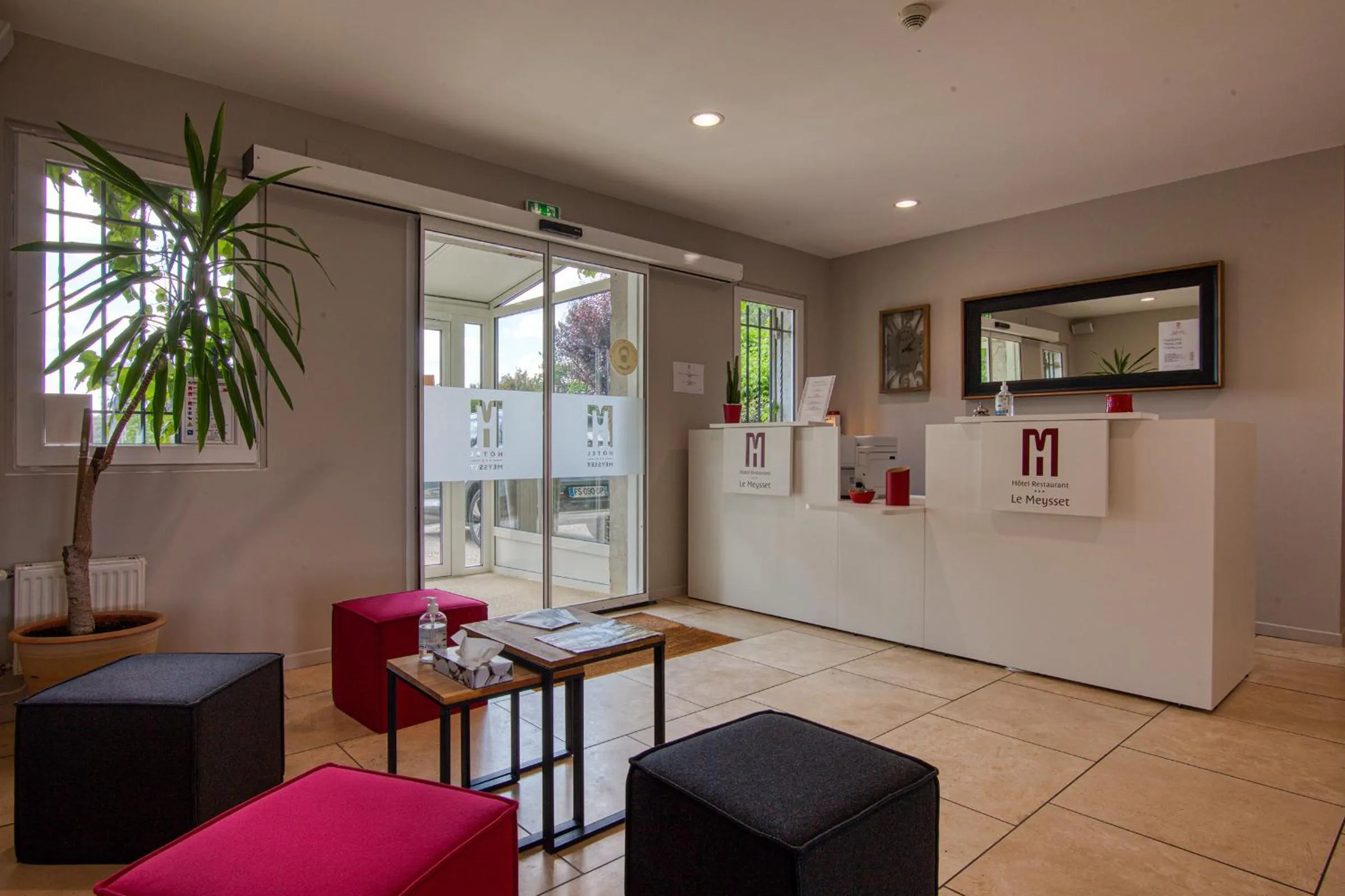 Property building in Hôtel & restaurant Le Meysset