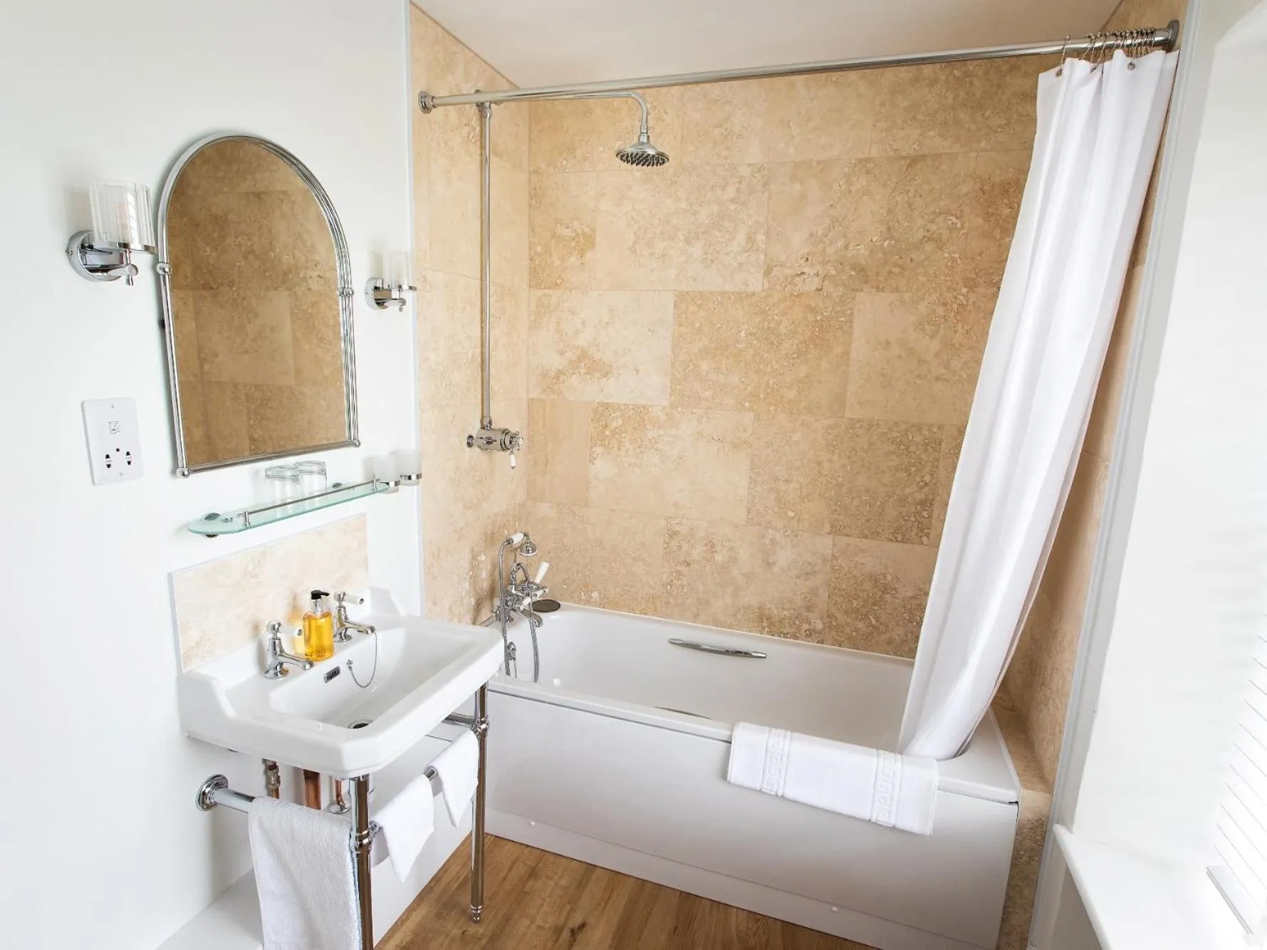 Bathroom in Pengelly Farmhouse B&B