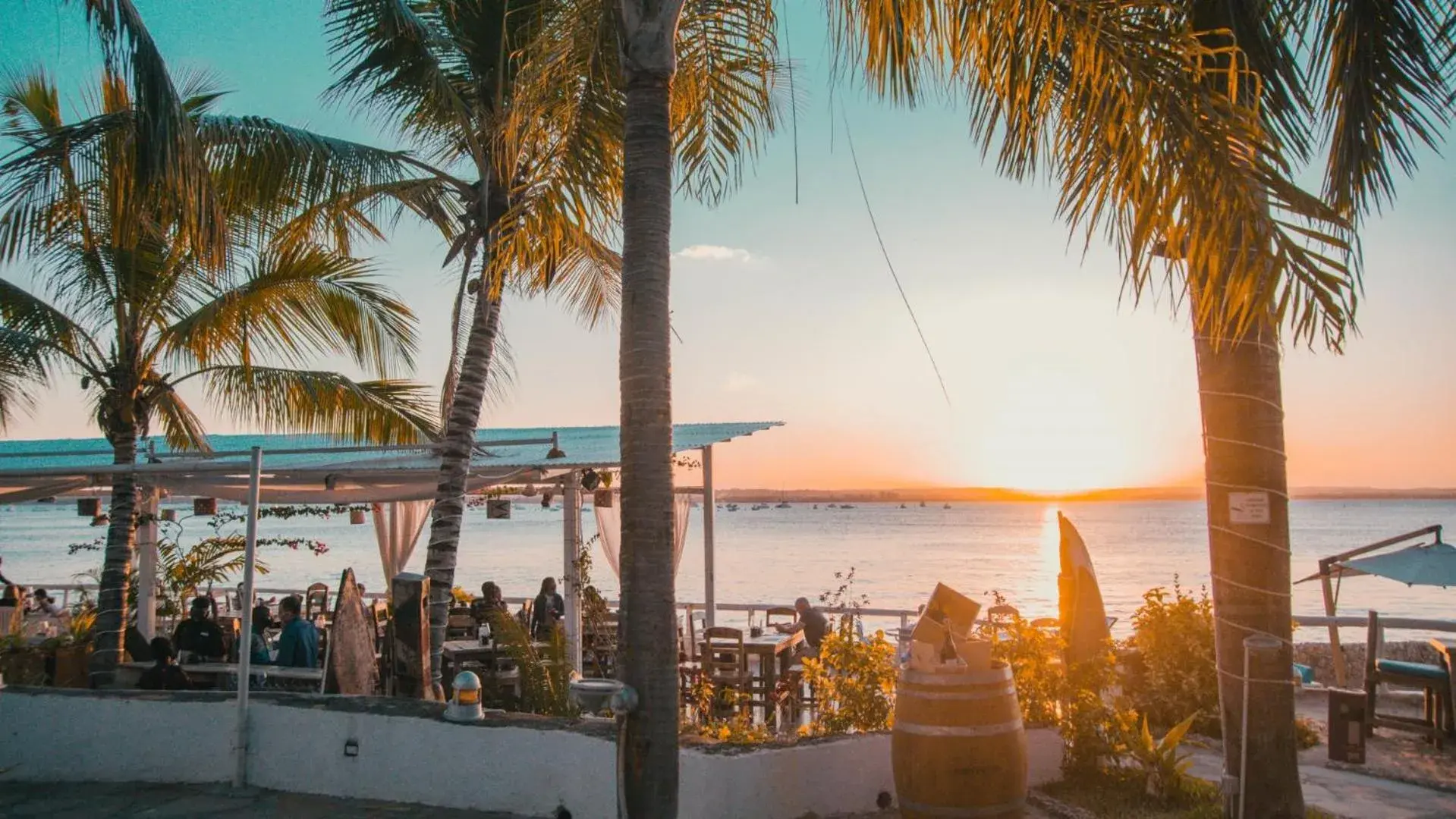 Restaurant/places to eat in Coral Beach Hotel Dar Es Salaam Restaurant/places to eat in Coral Beach Hotel Dar Es Salaam