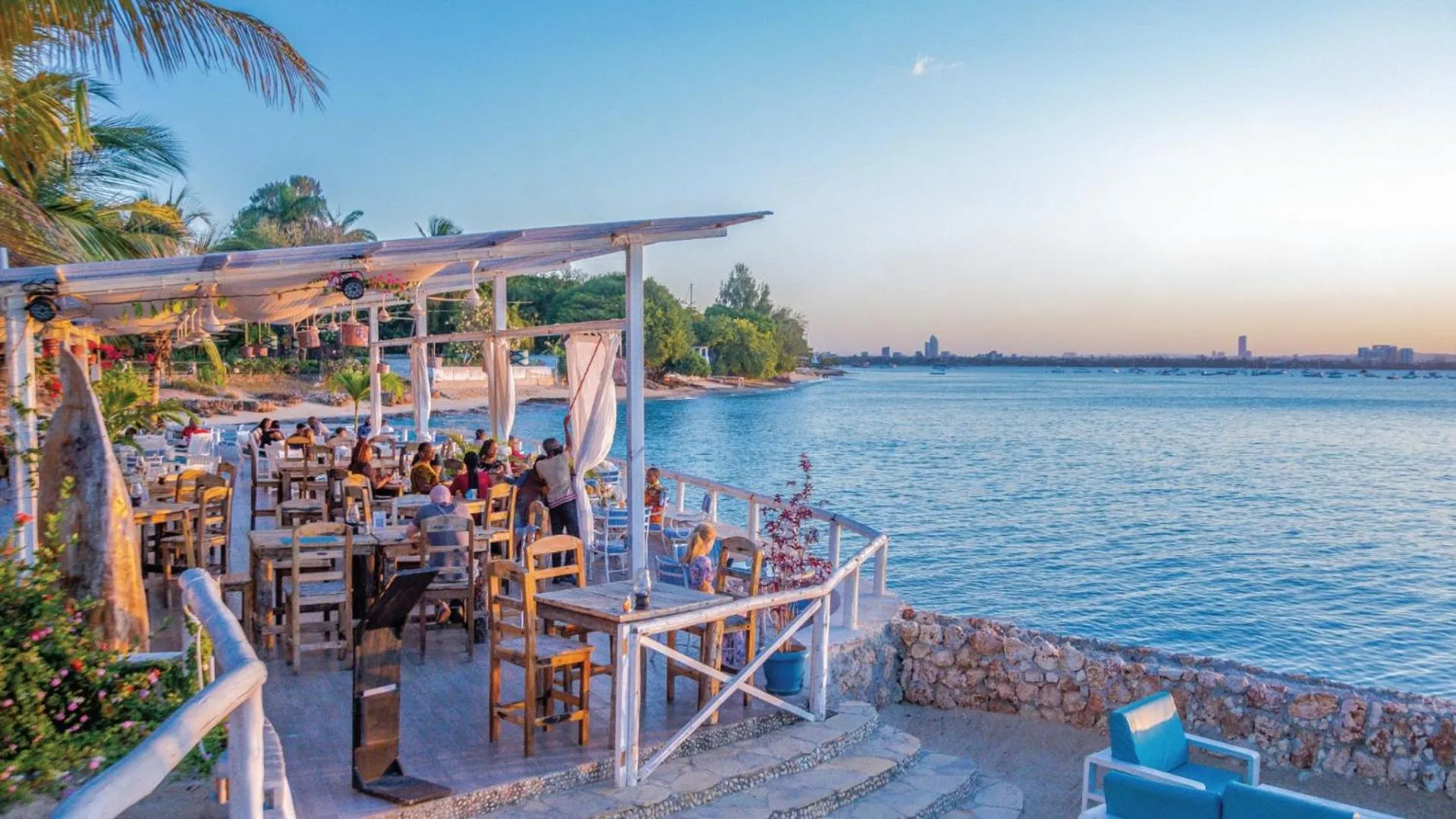 Restaurant/places to eat in Coral Beach Hotel Dar Es Salaam