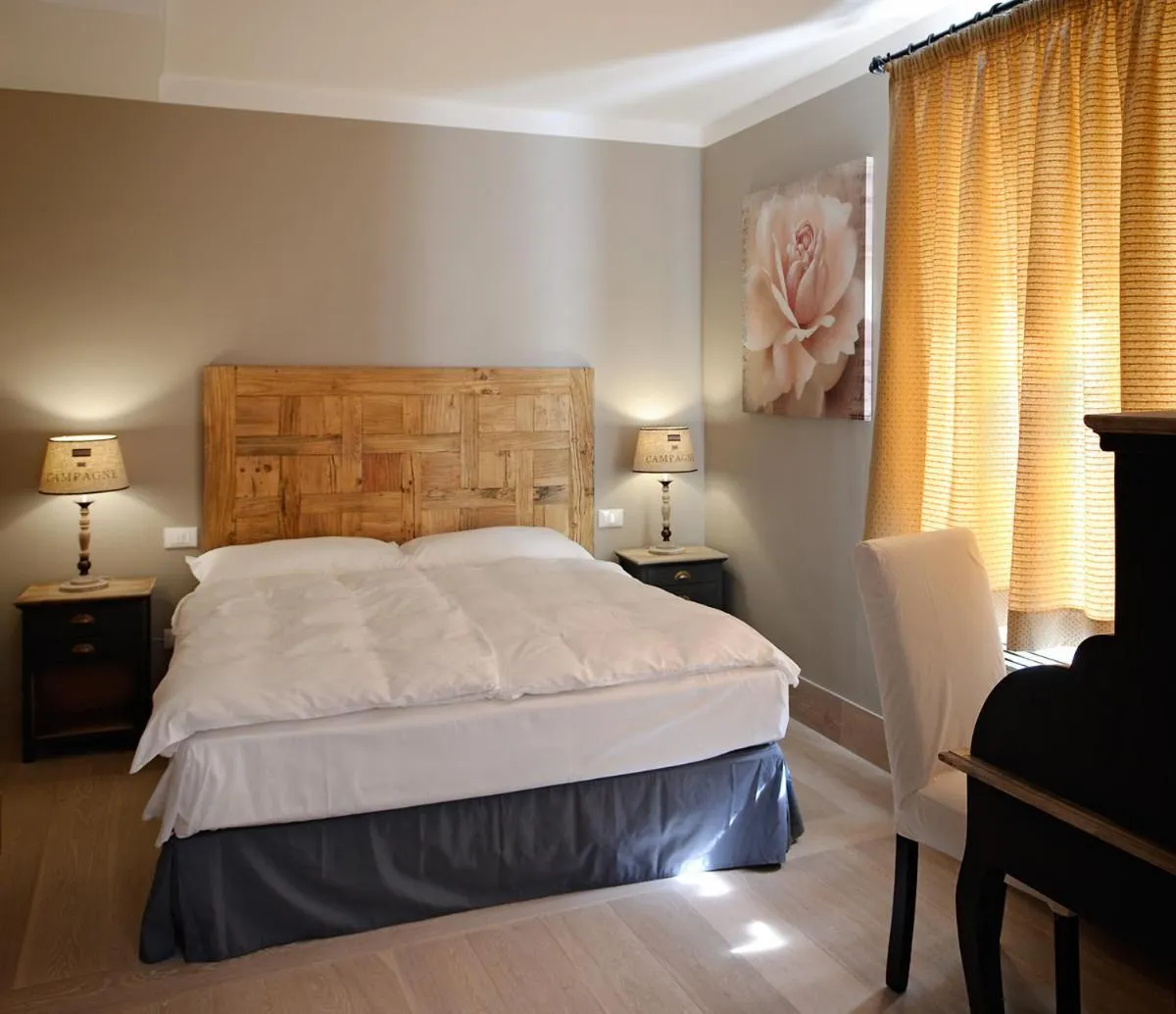 Photo of the whole room, Bed in Locanda In Borgo Garnì & Wellness