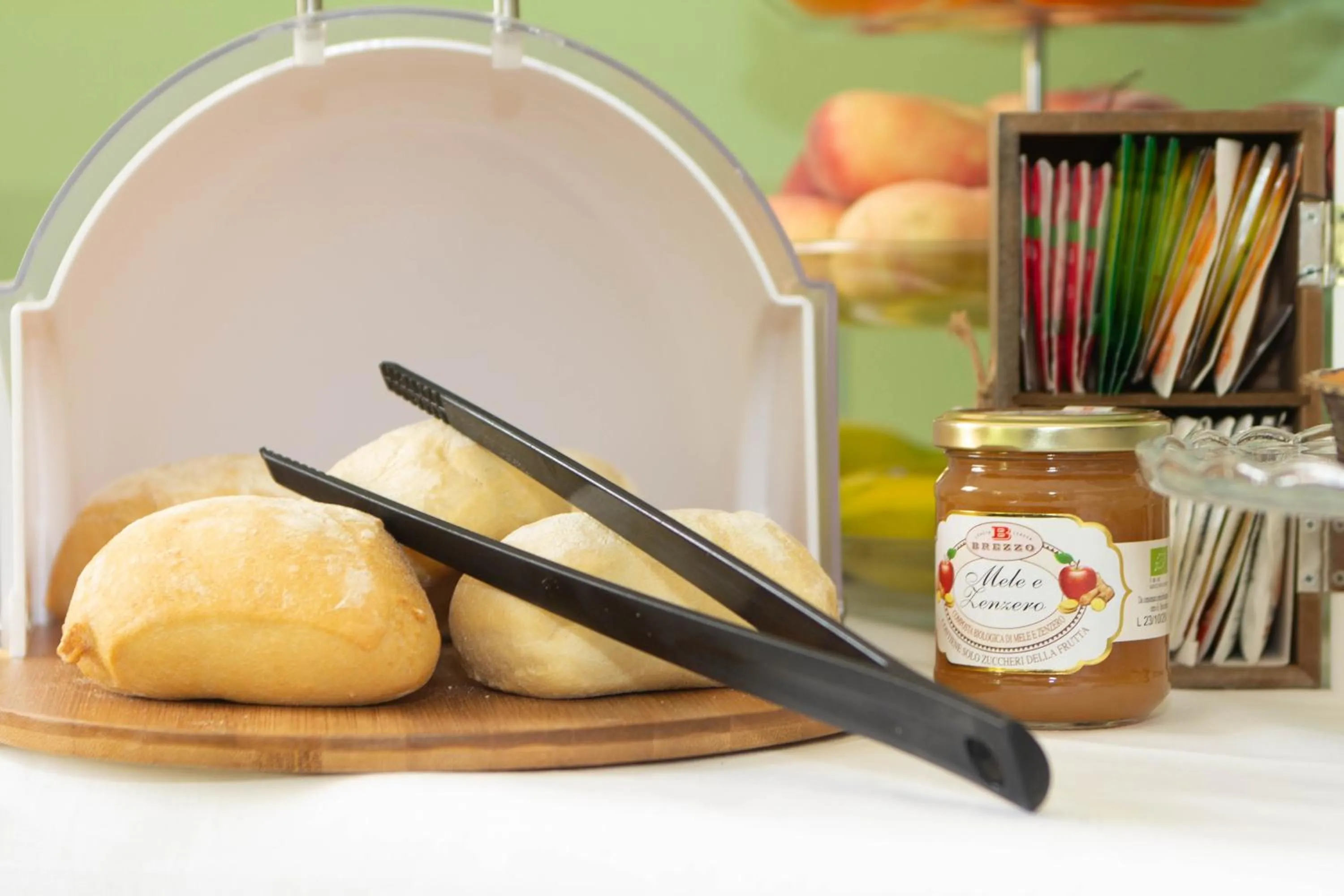 Communal kitchen in La bicicletta Rossa B&B