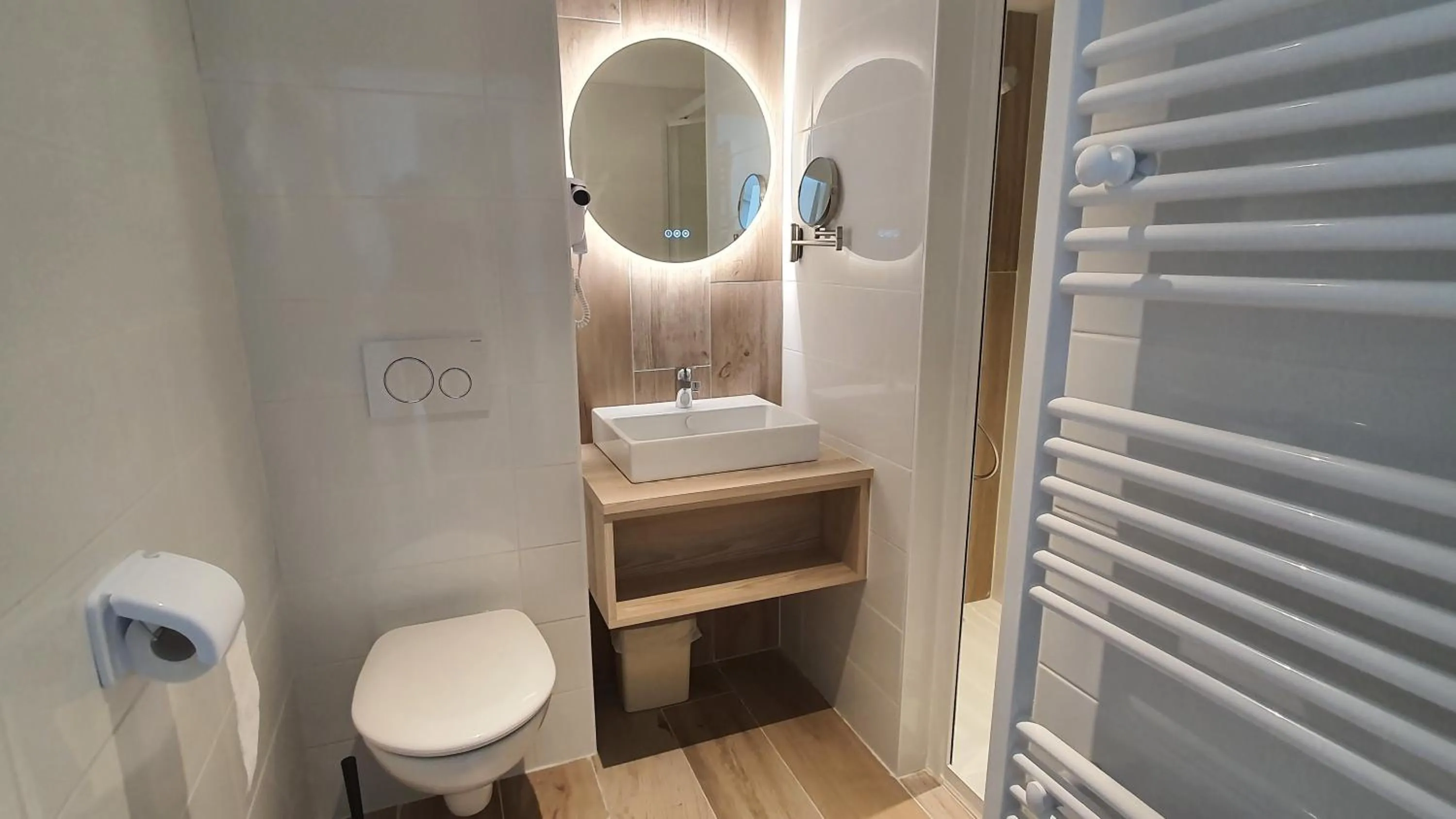 Shower in La Vigie Vacances