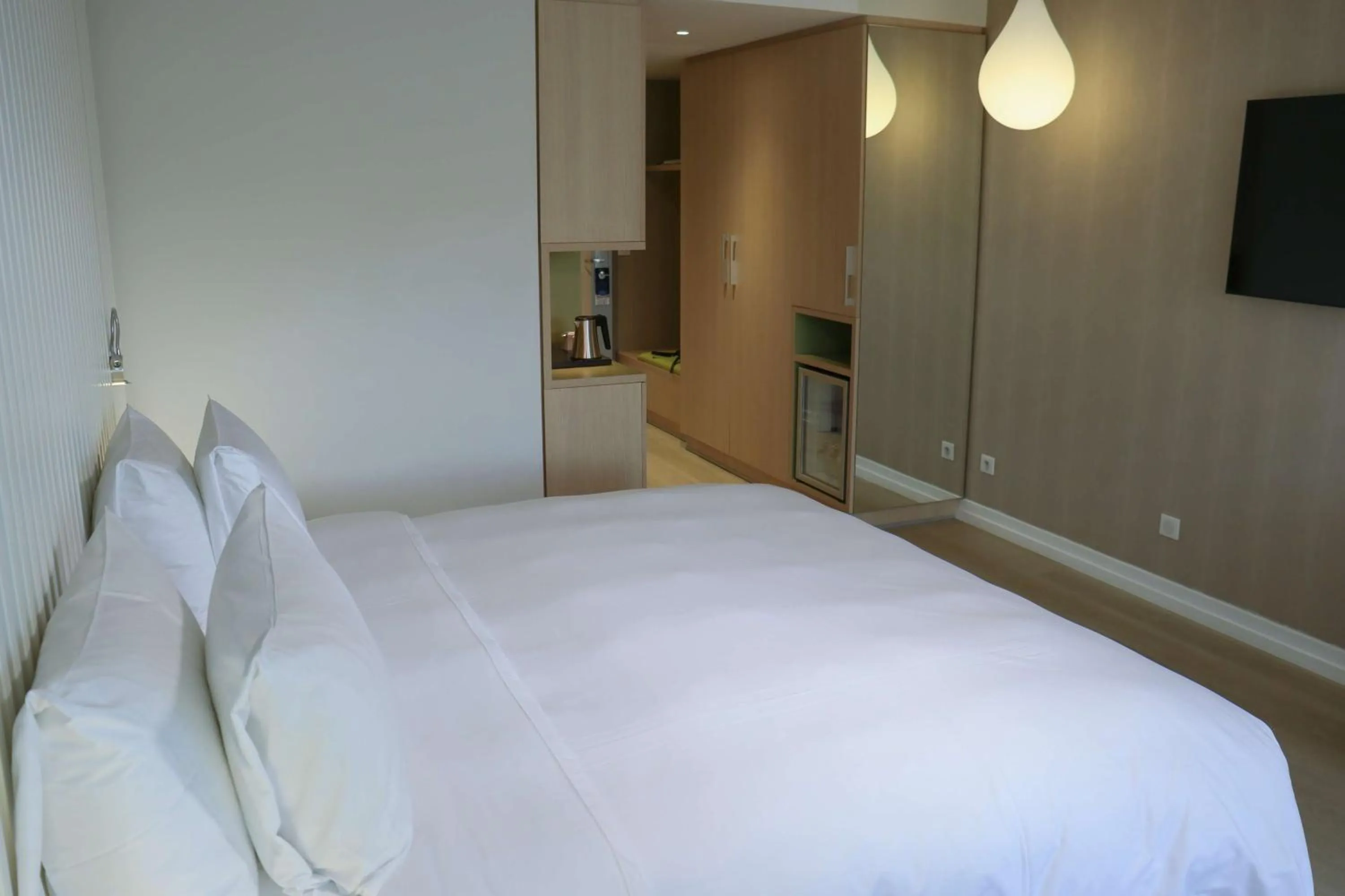 Bedroom, Bed in Radisson Blu Resort & Spa, Ajaccio Bay