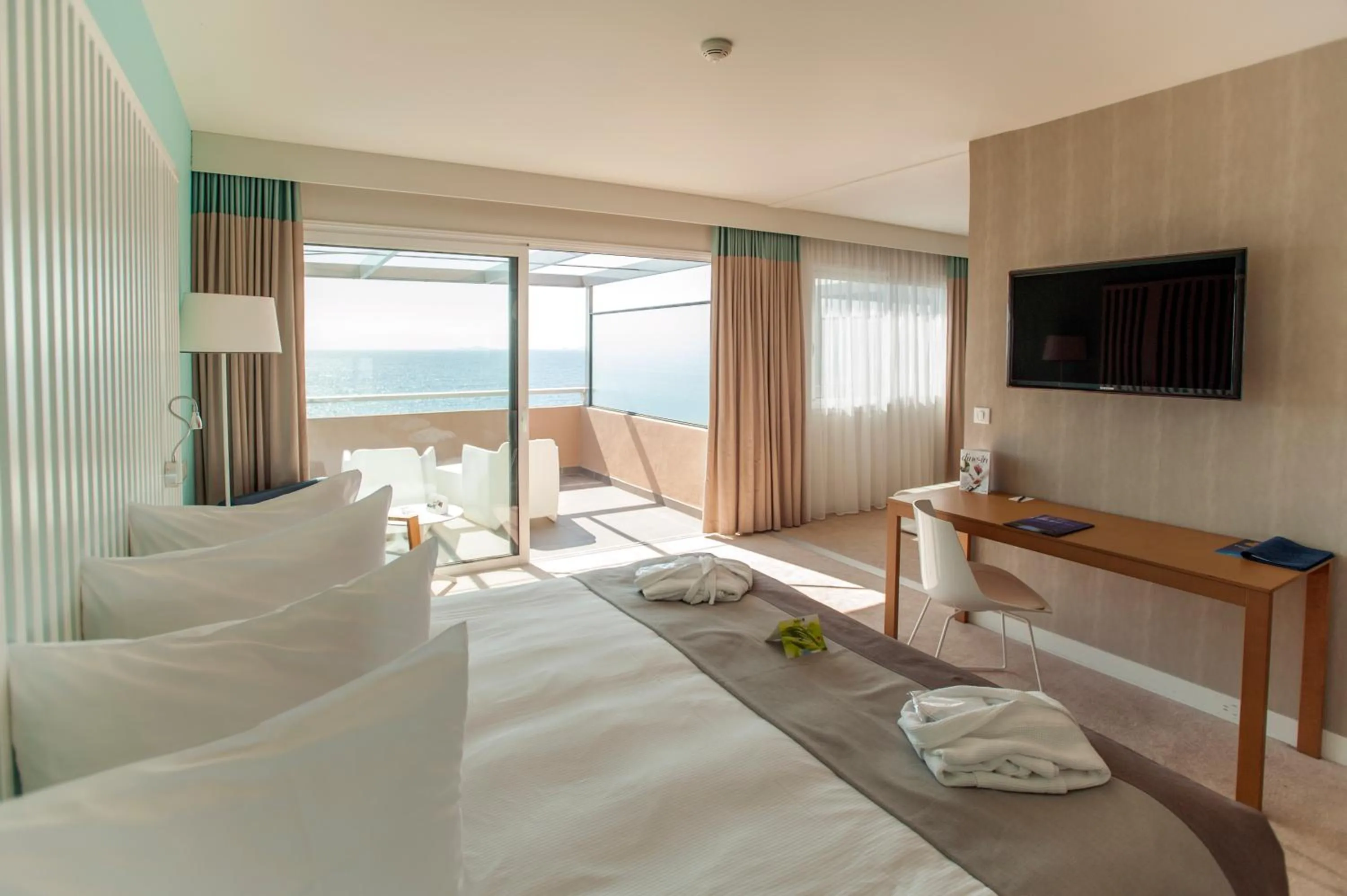 Bed in Radisson Blu Resort & Spa, Ajaccio Bay