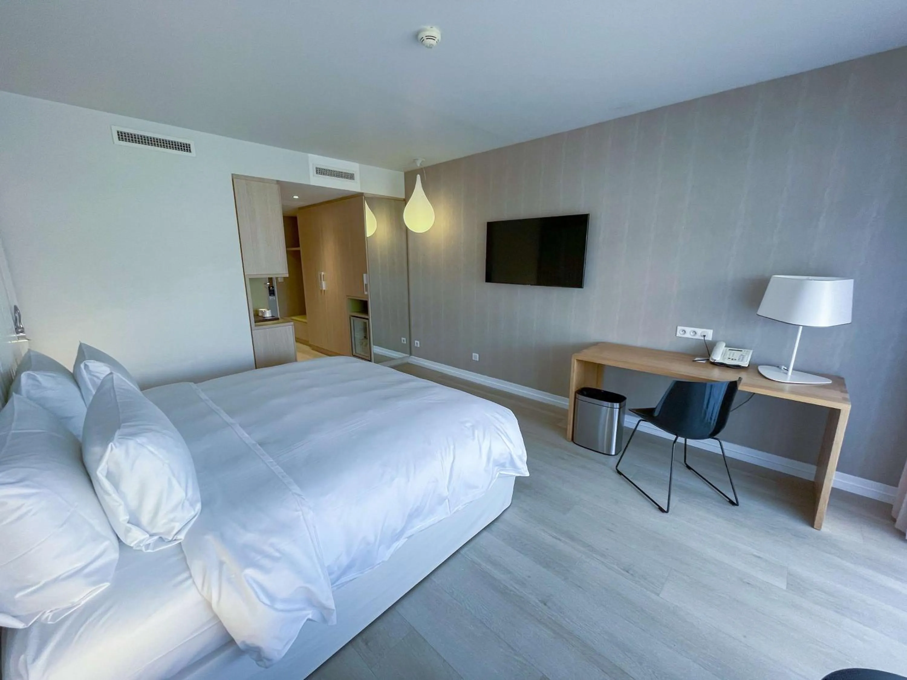 Bedroom, Bed in Radisson Blu Resort & Spa, Ajaccio Bay