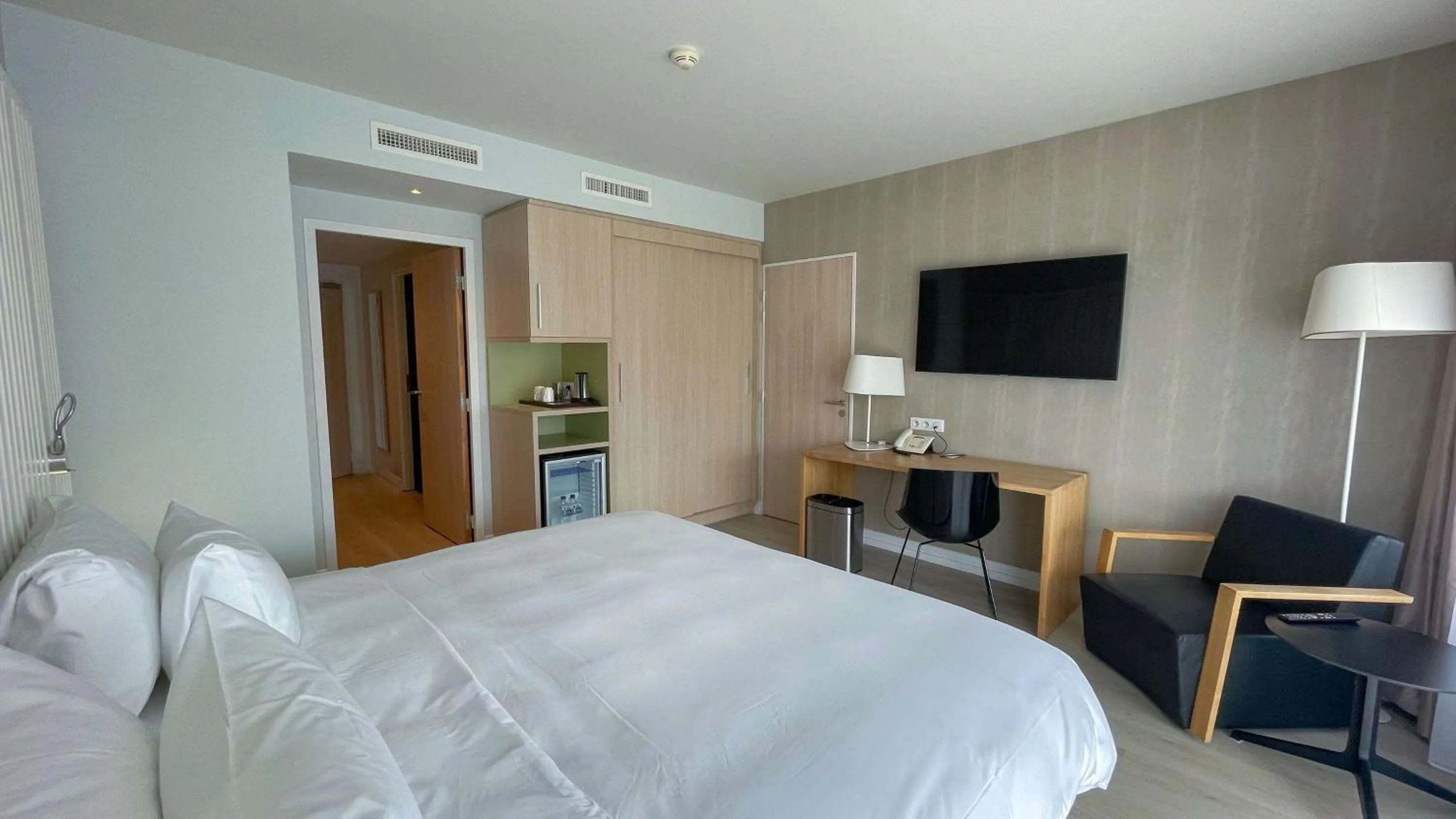 Bedroom, Bed in Radisson Blu Resort & Spa, Ajaccio Bay