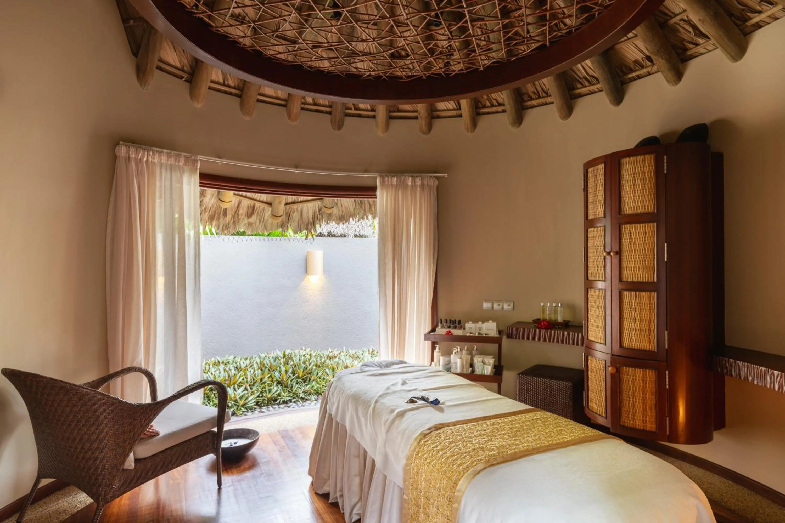 Massage, Bed in Constance Ephelia