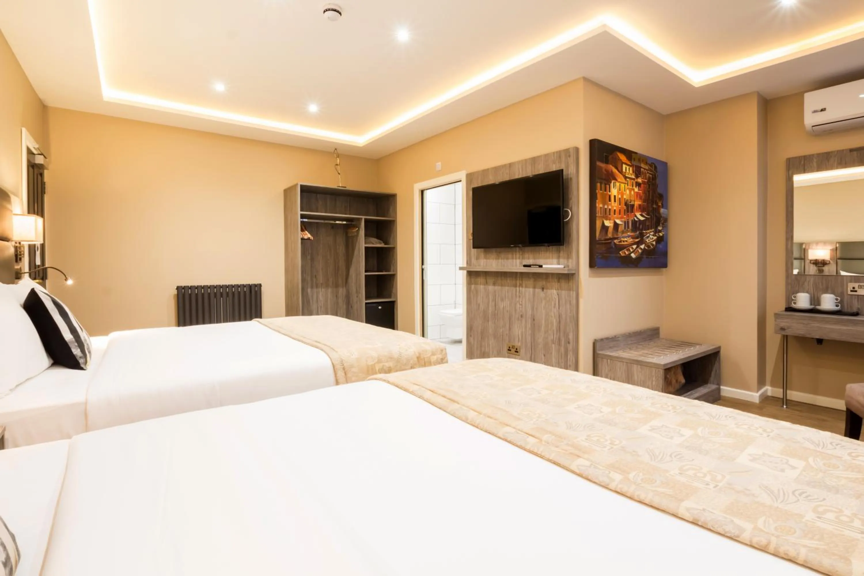 Photo of the whole room, Bed in Arosfa Hotel London by Compass Hospitality