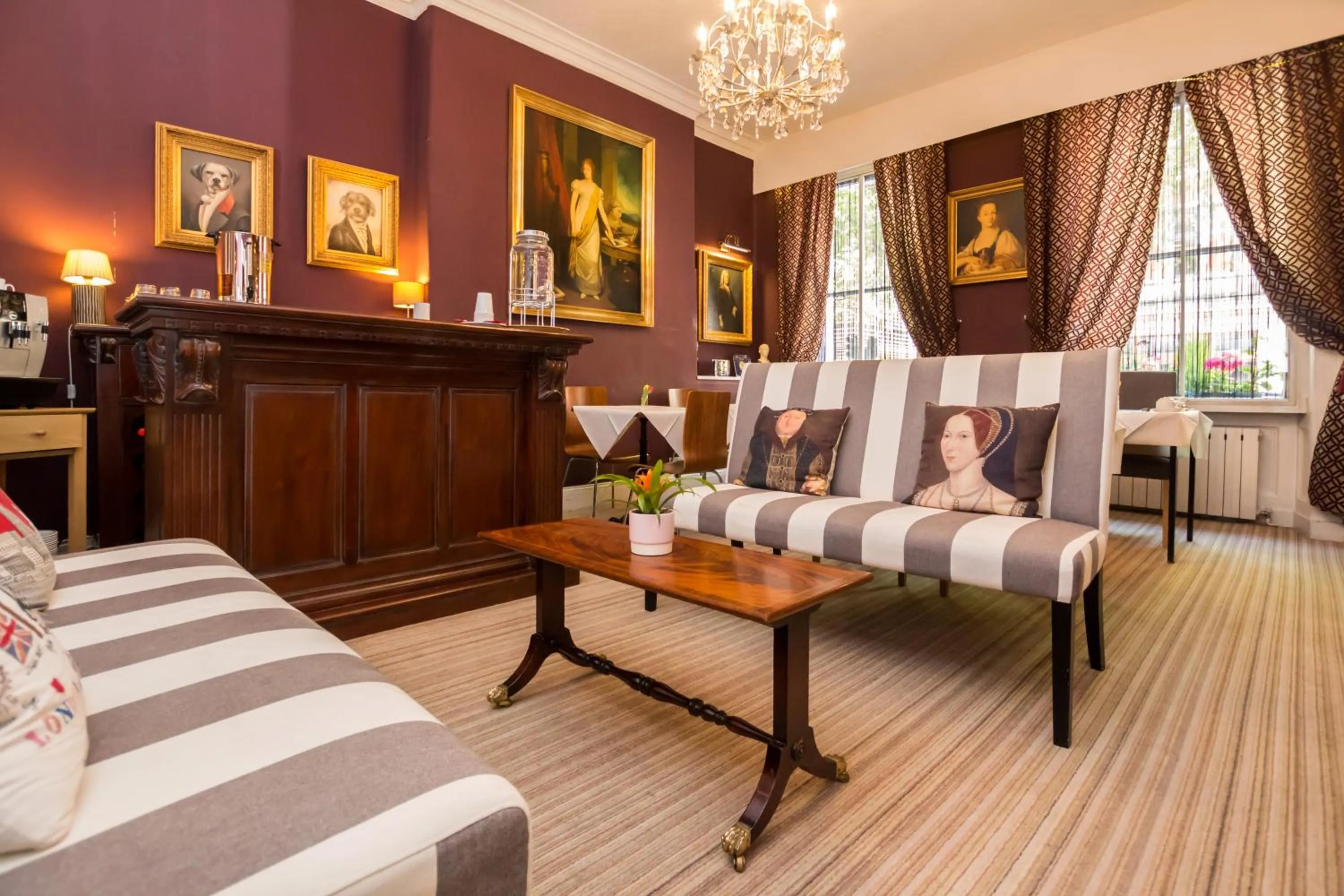 Communal lounge/ TV room, Bed in Arosfa Hotel London by Compass Hospitality