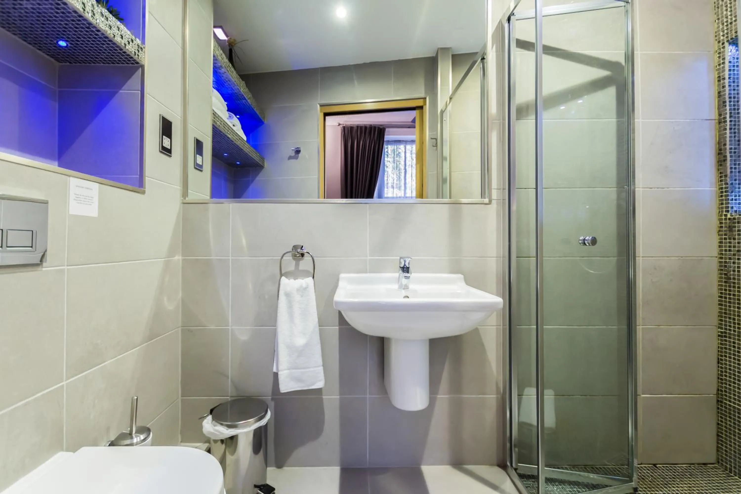 Bathroom in Arosfa Hotel London by Compass Hospitality