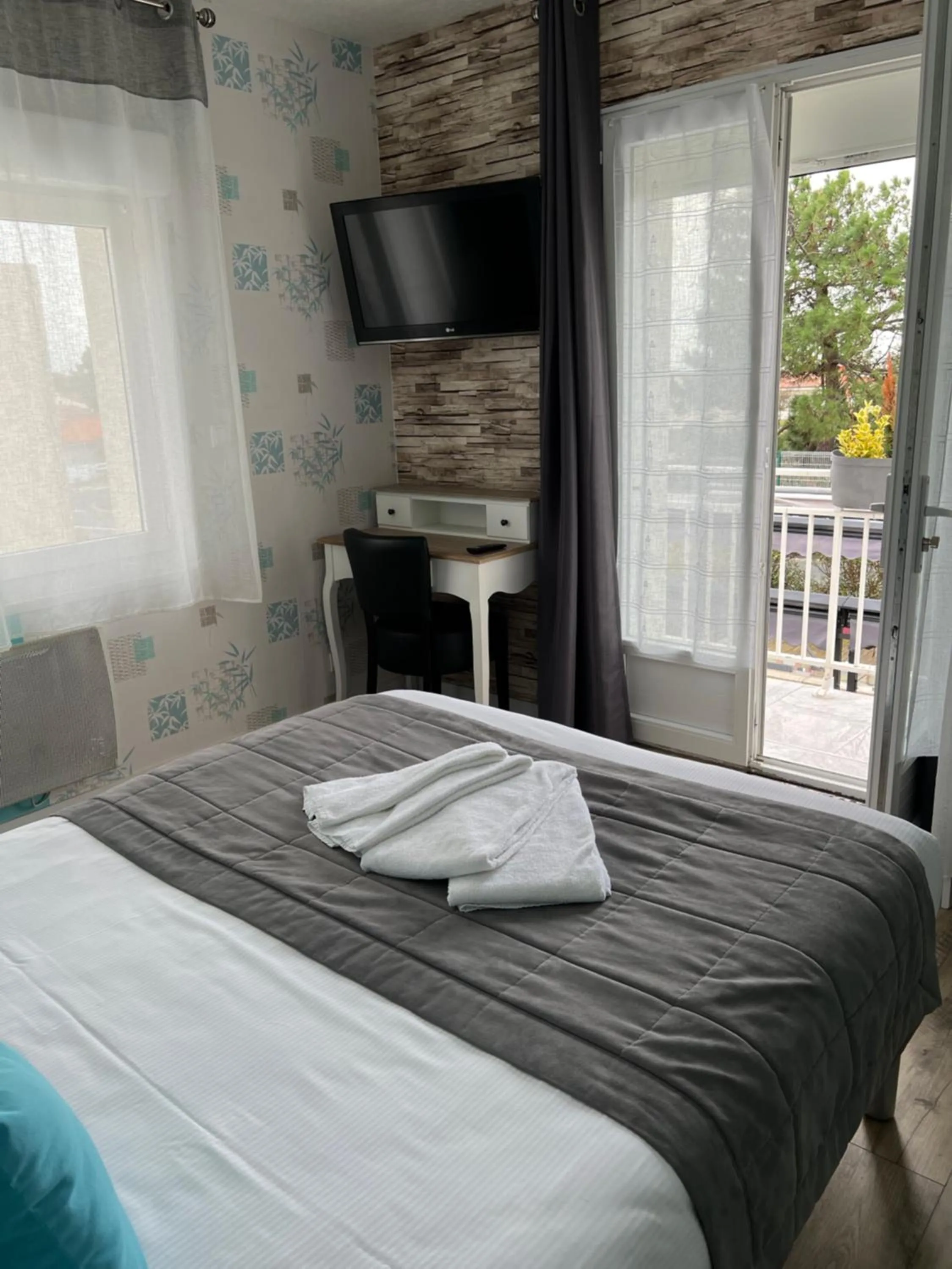 Bedroom, Bed in Au Petit Bonheur