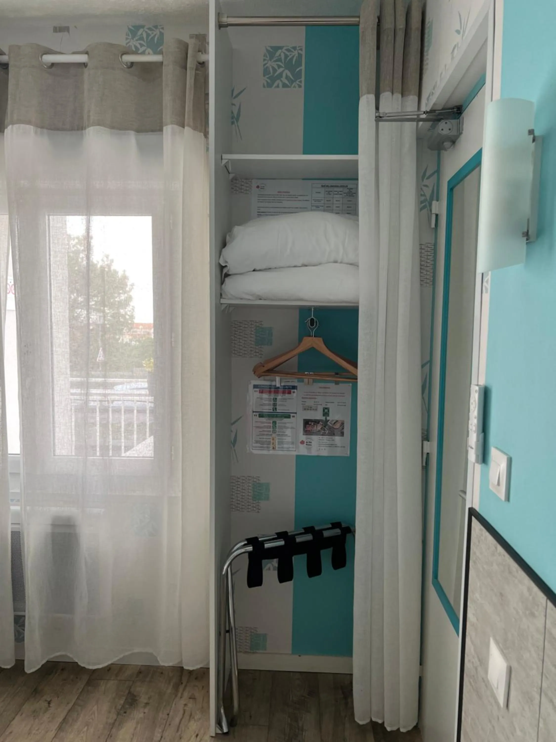 Photo of the whole room in Au Petit Bonheur