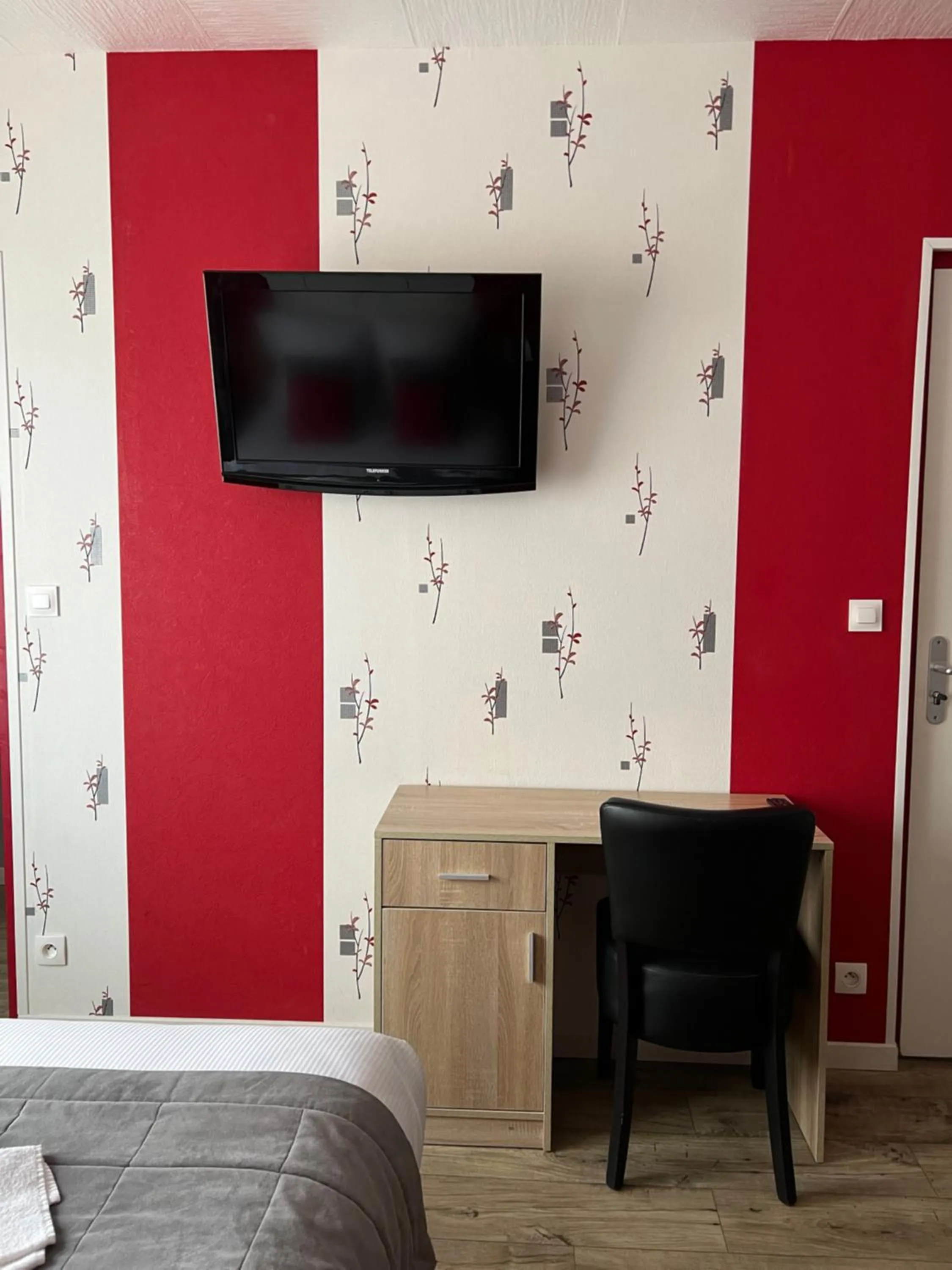 Photo of the whole room in Au Petit Bonheur