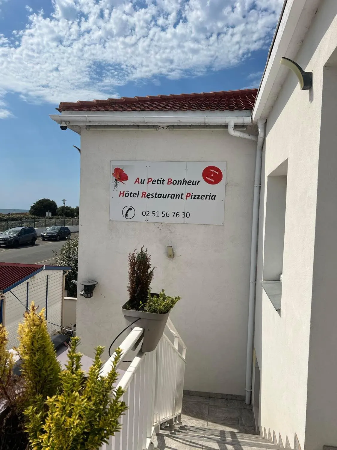 Facade/entrance in Au Petit Bonheur