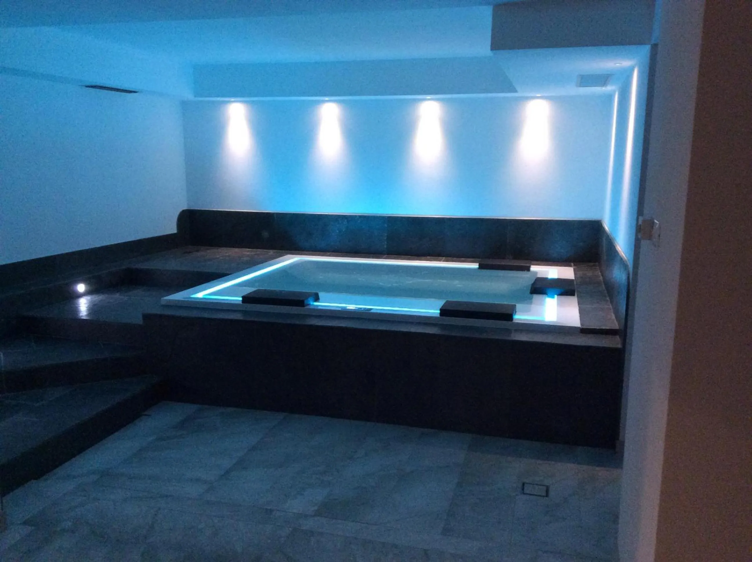 Hot Tub, Bed in Hotel Silvana