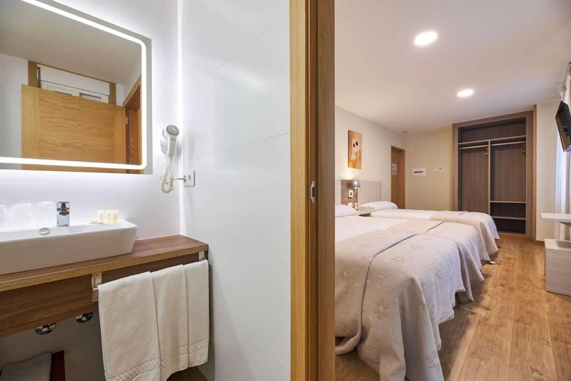 Standard Triple Room in Casa Teodora by Adeloló