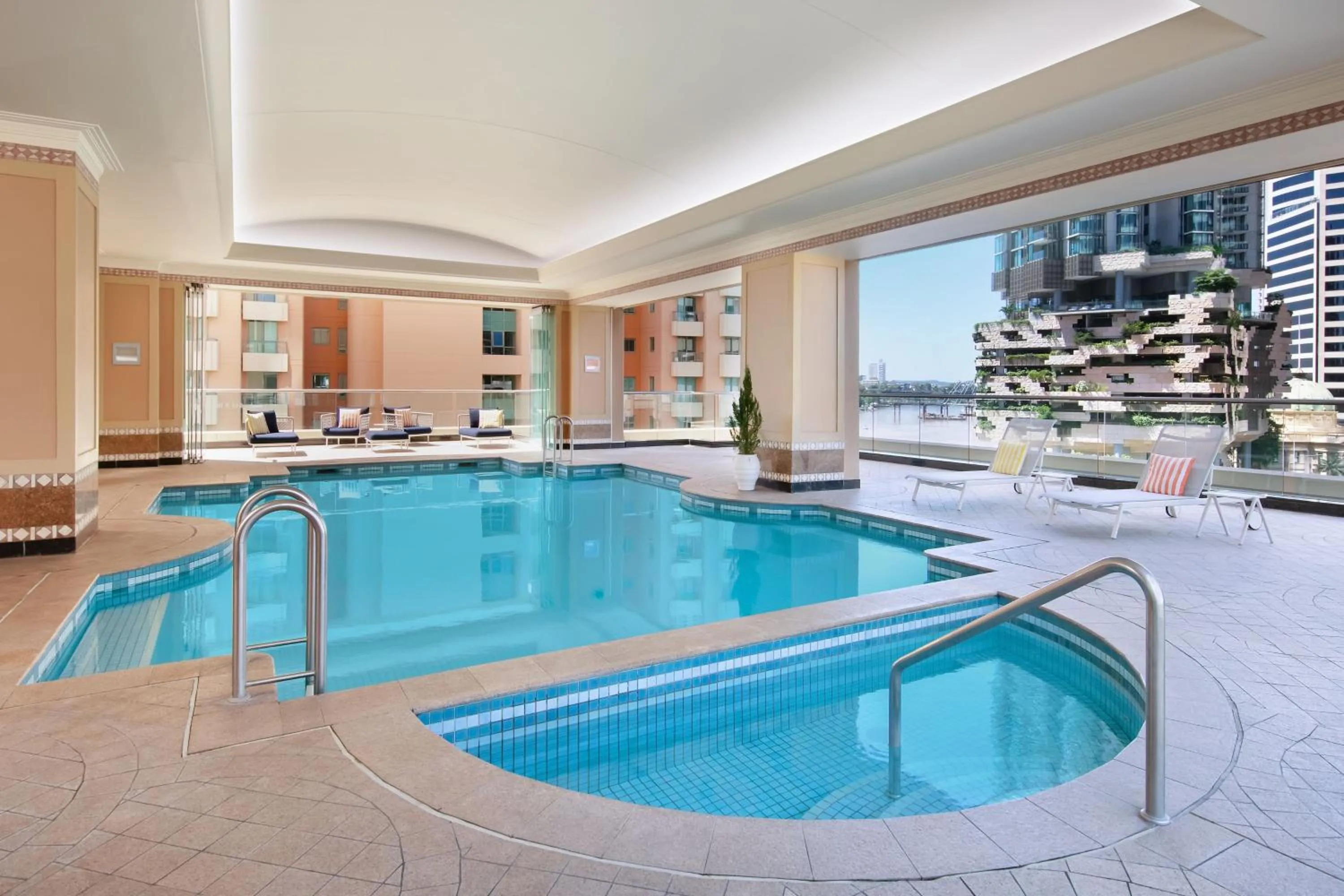 Swimming pool in Brisbane Marriott Hotel
