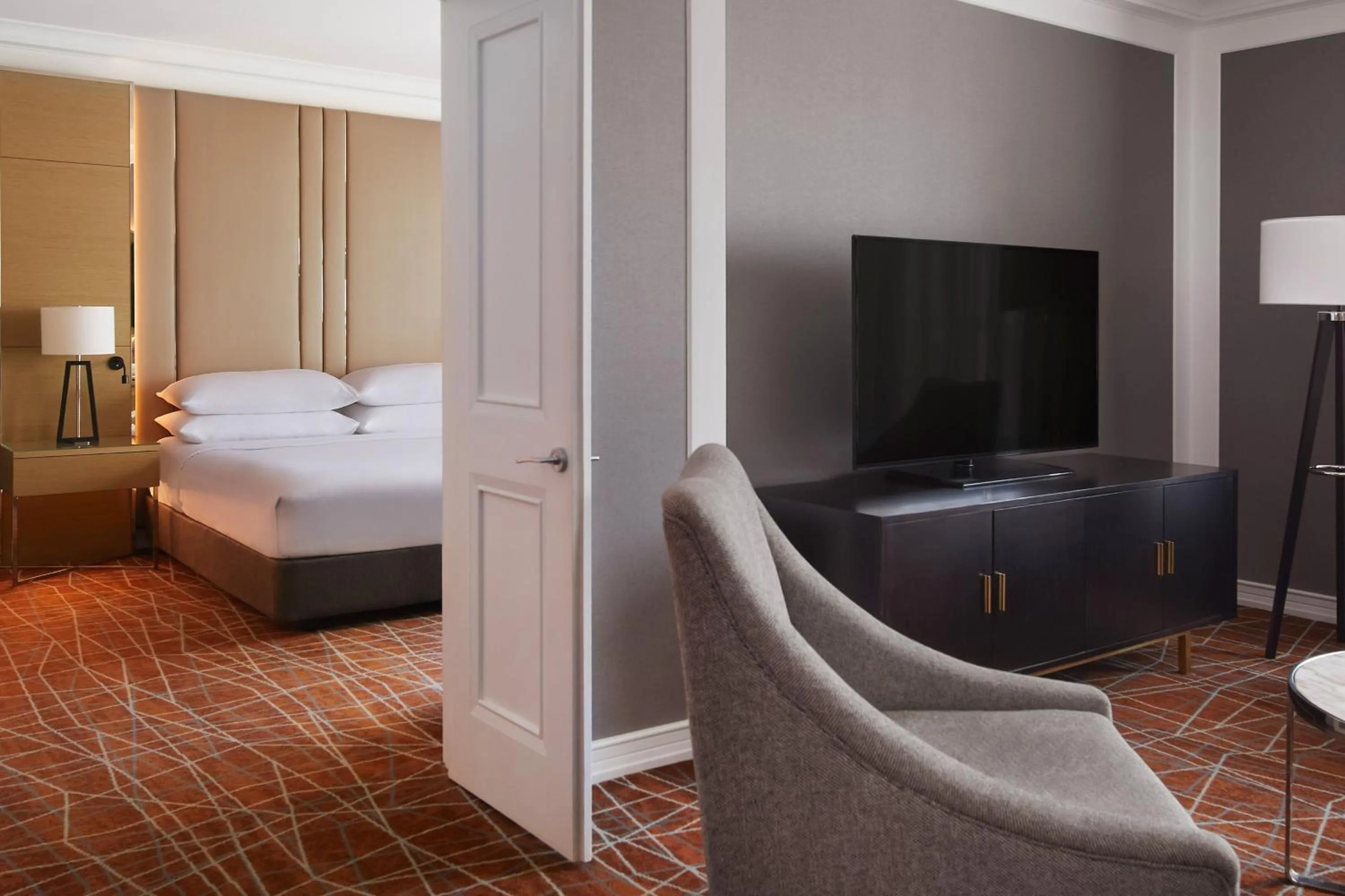 Living room, Bed in Brisbane Marriott Hotel