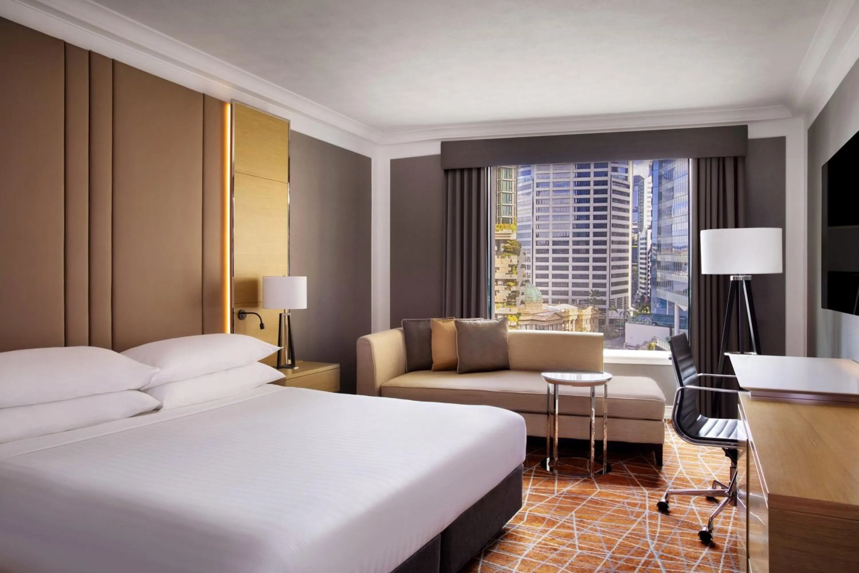 Photo of the whole room, Bed in Brisbane Marriott Hotel