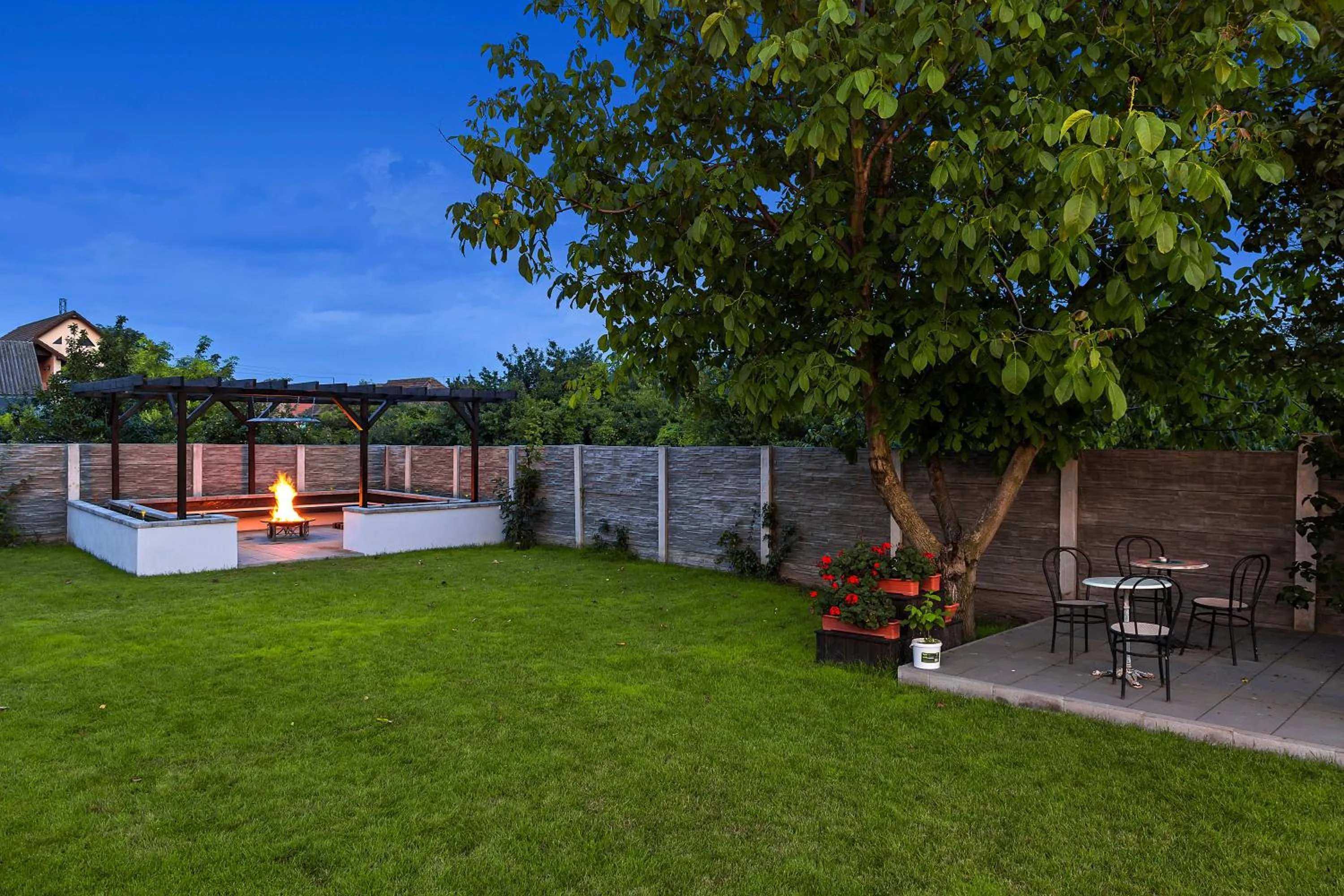 Garden in Pensiunea Alina "Adults Only"