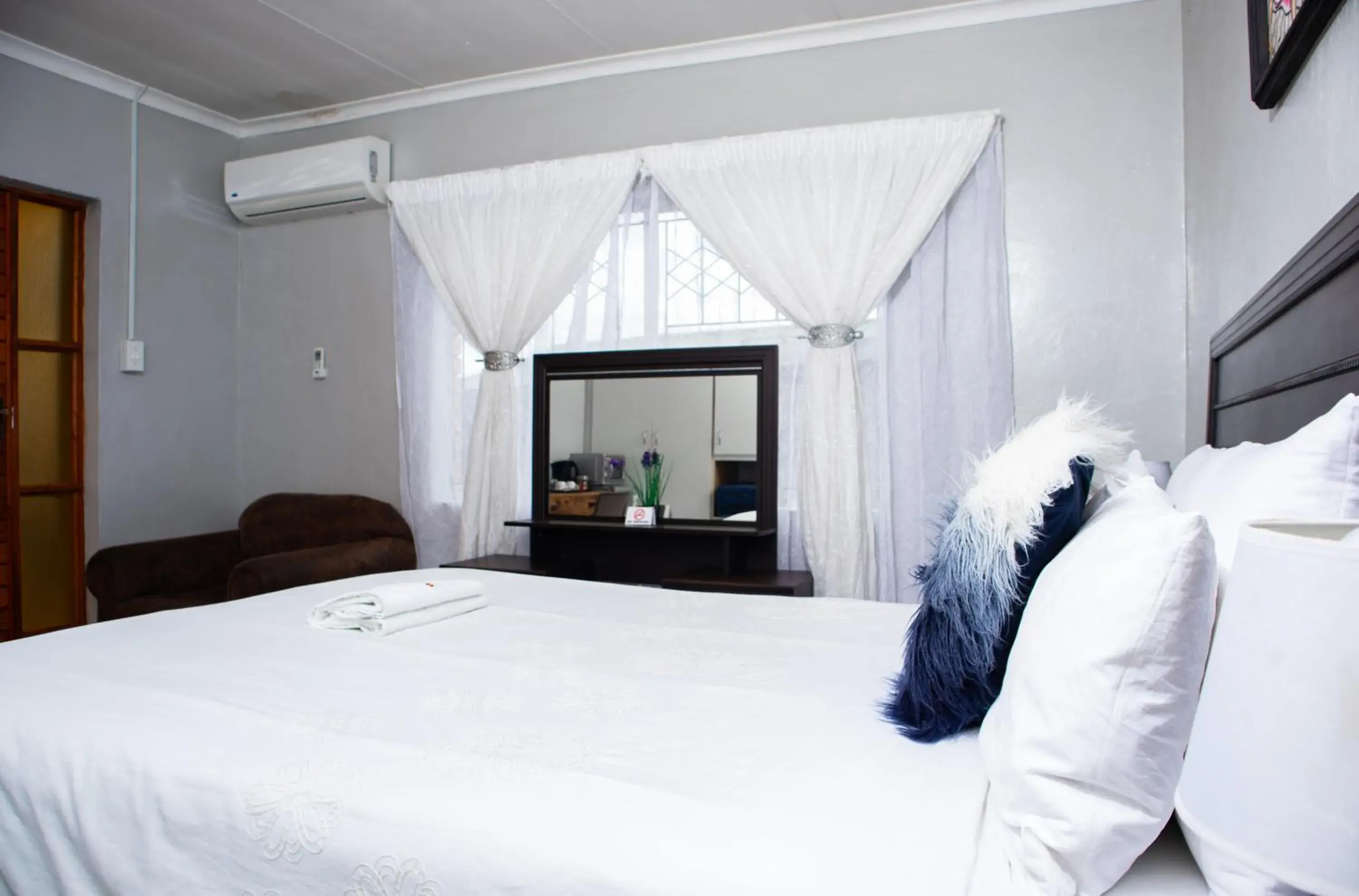 Double Room - single occupancy in Noble Hearts Bed & Breakfast Double Room - single occupancy in Noble Hearts Bed & Breakfast