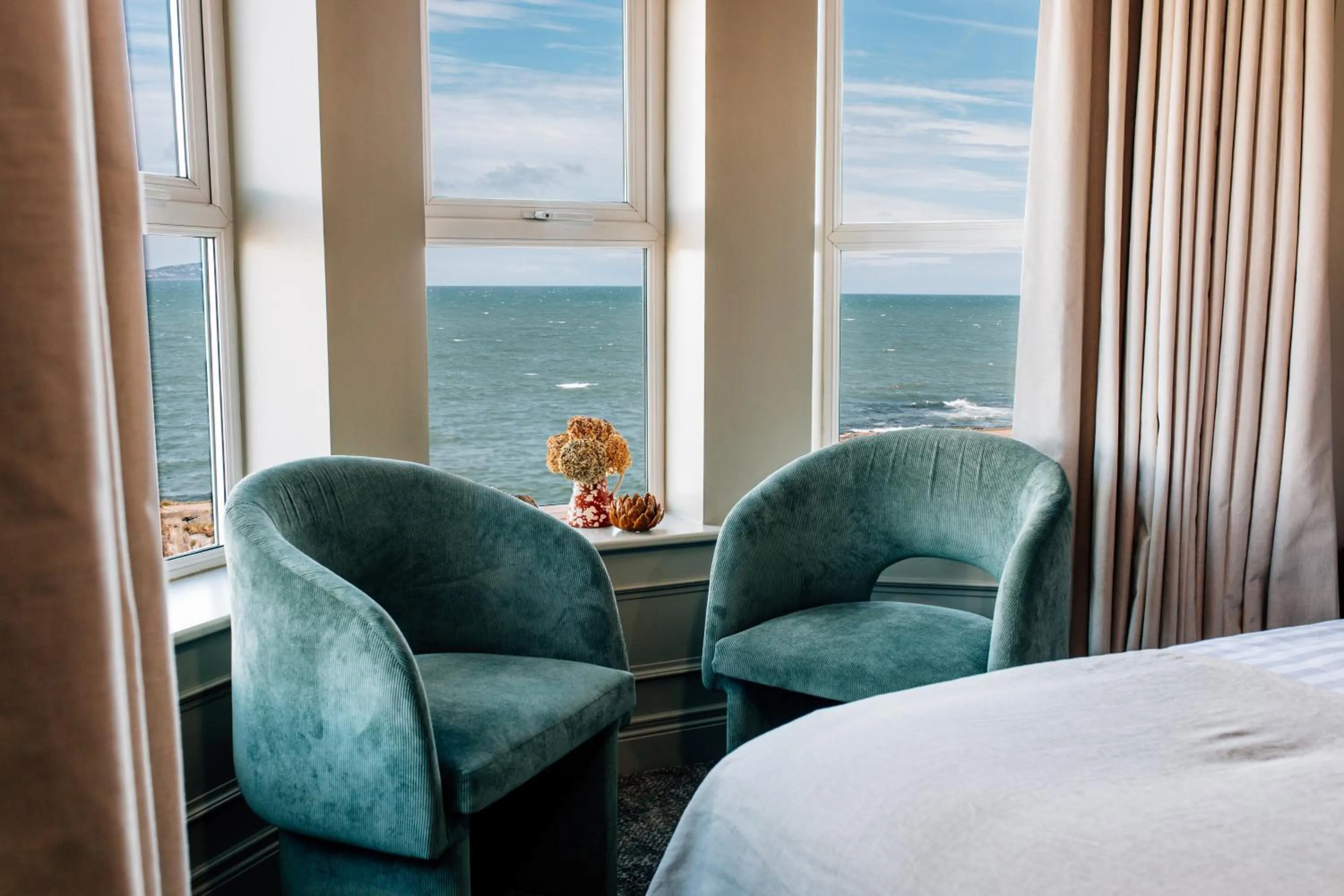 Sea view, Bed in The Nines