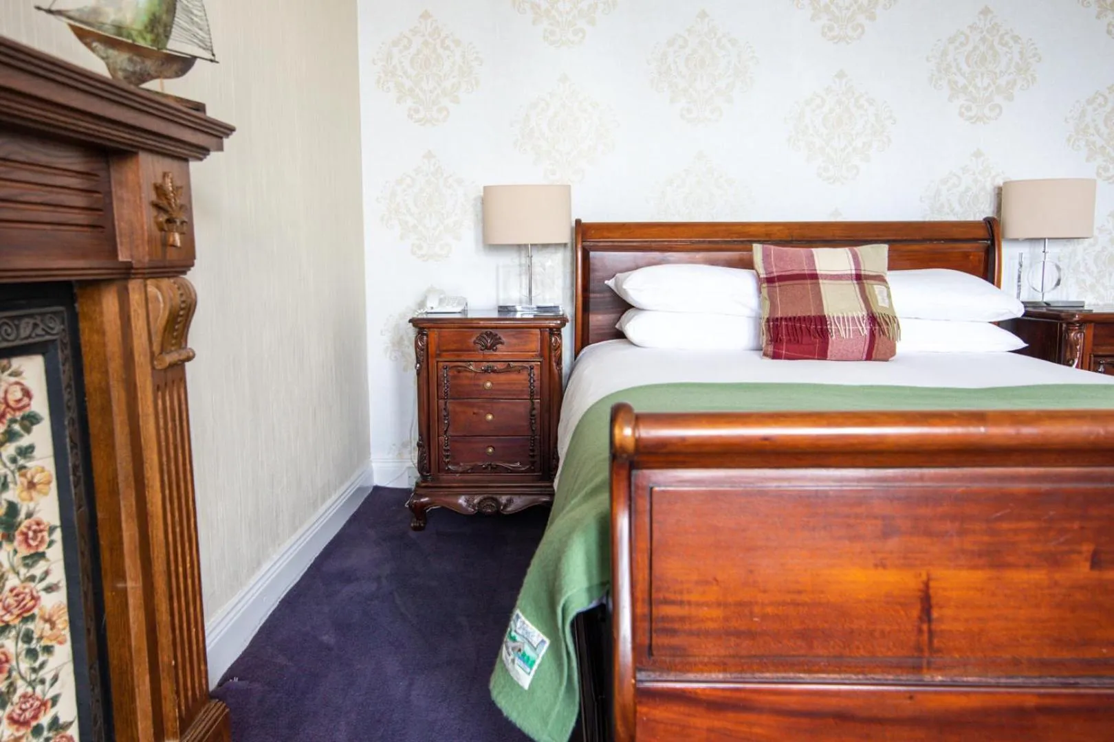 Bedroom, Bed in The Nines