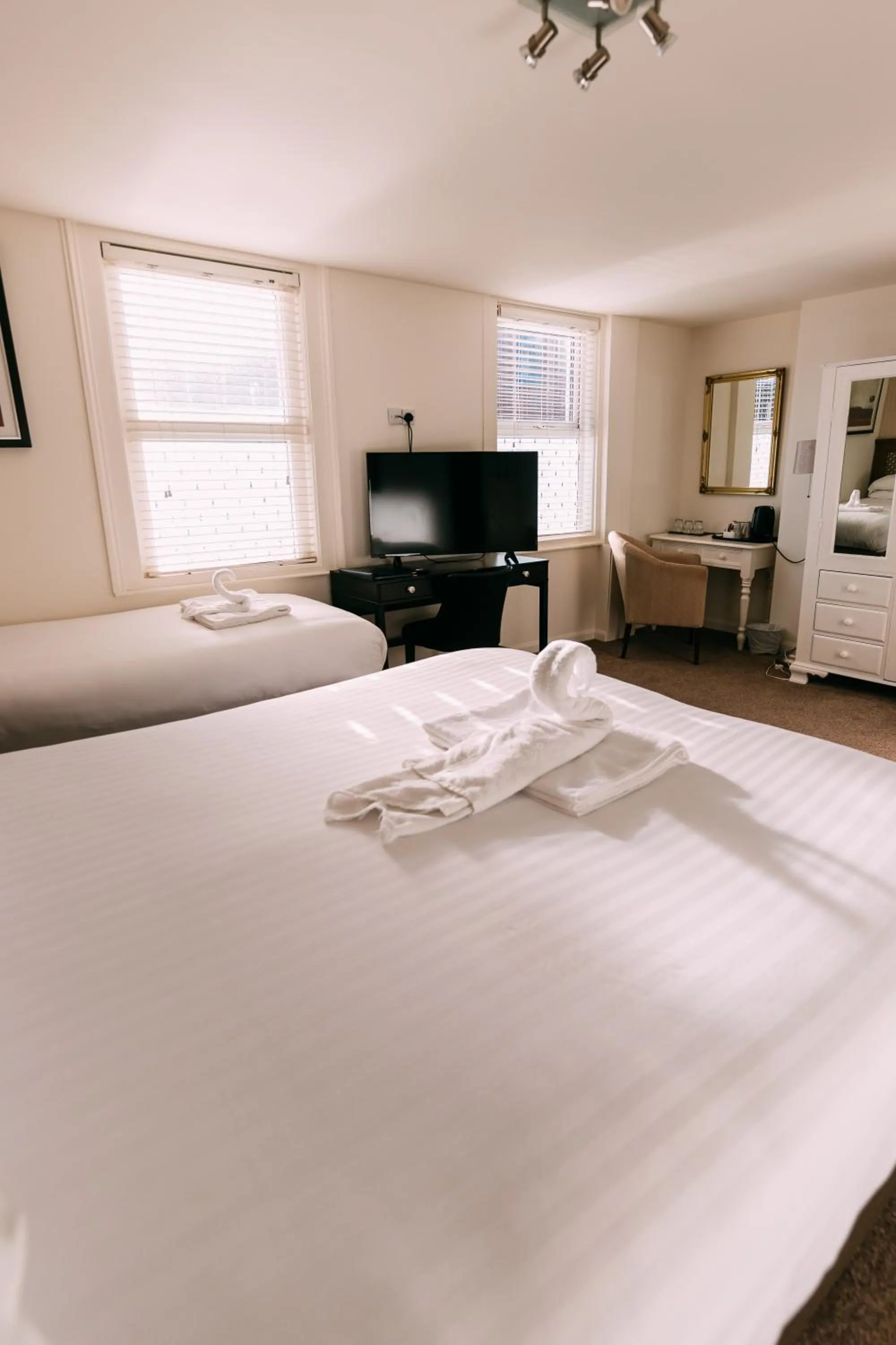 Bedroom, Bed in The Nines