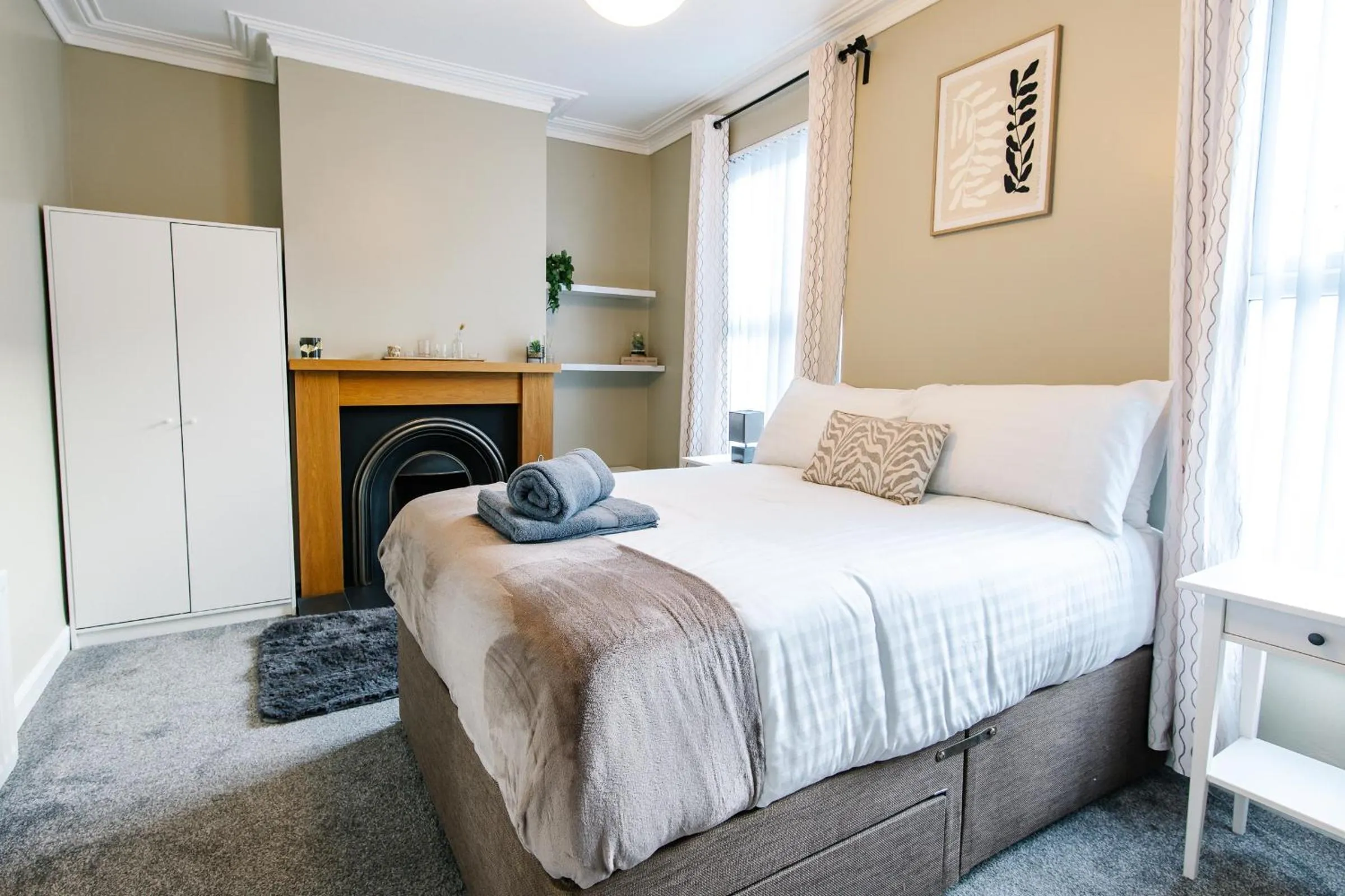 Bedroom, Bed in The Nines