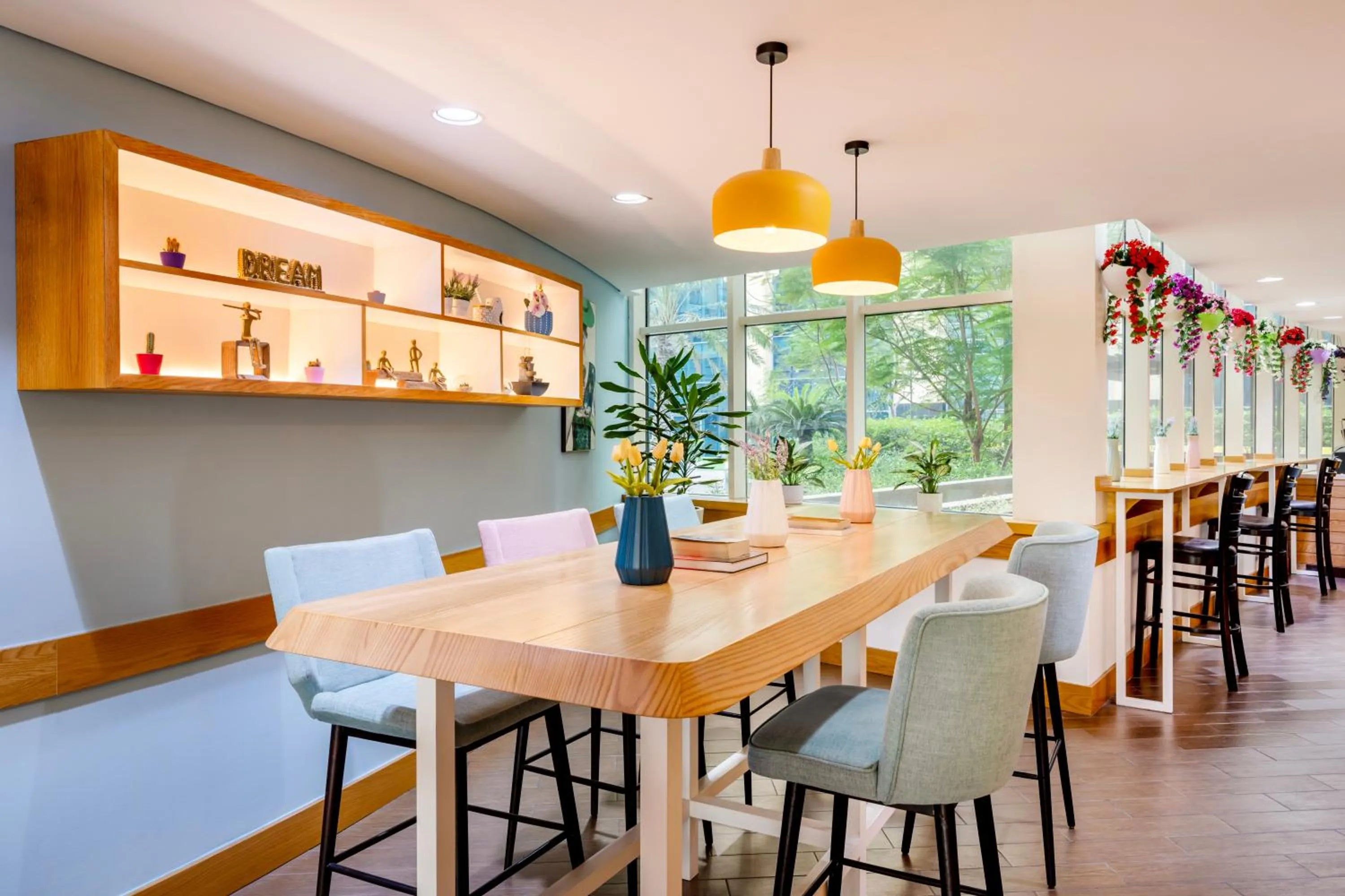 Restaurant/places to eat in Grand Millennium Al Wahda Executive Apartments