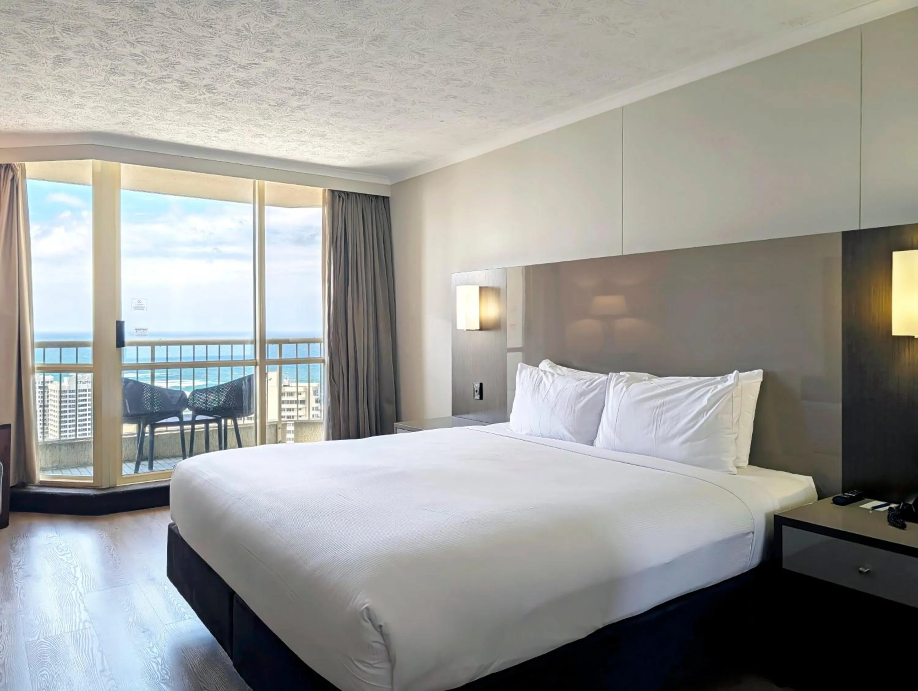 Bedroom, Bed in Novotel Surfers Paradise