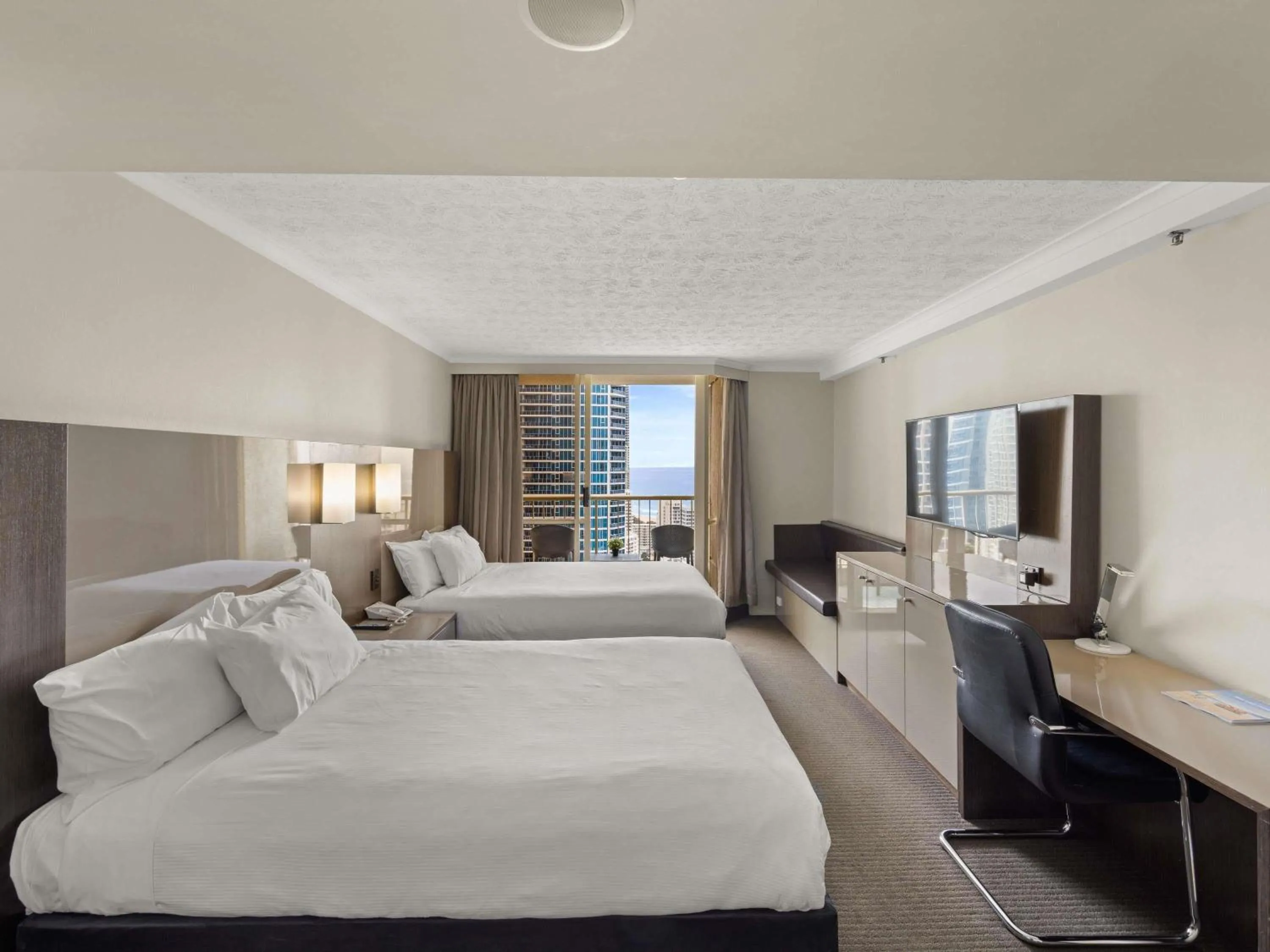 Bedroom, Bed in Novotel Surfers Paradise