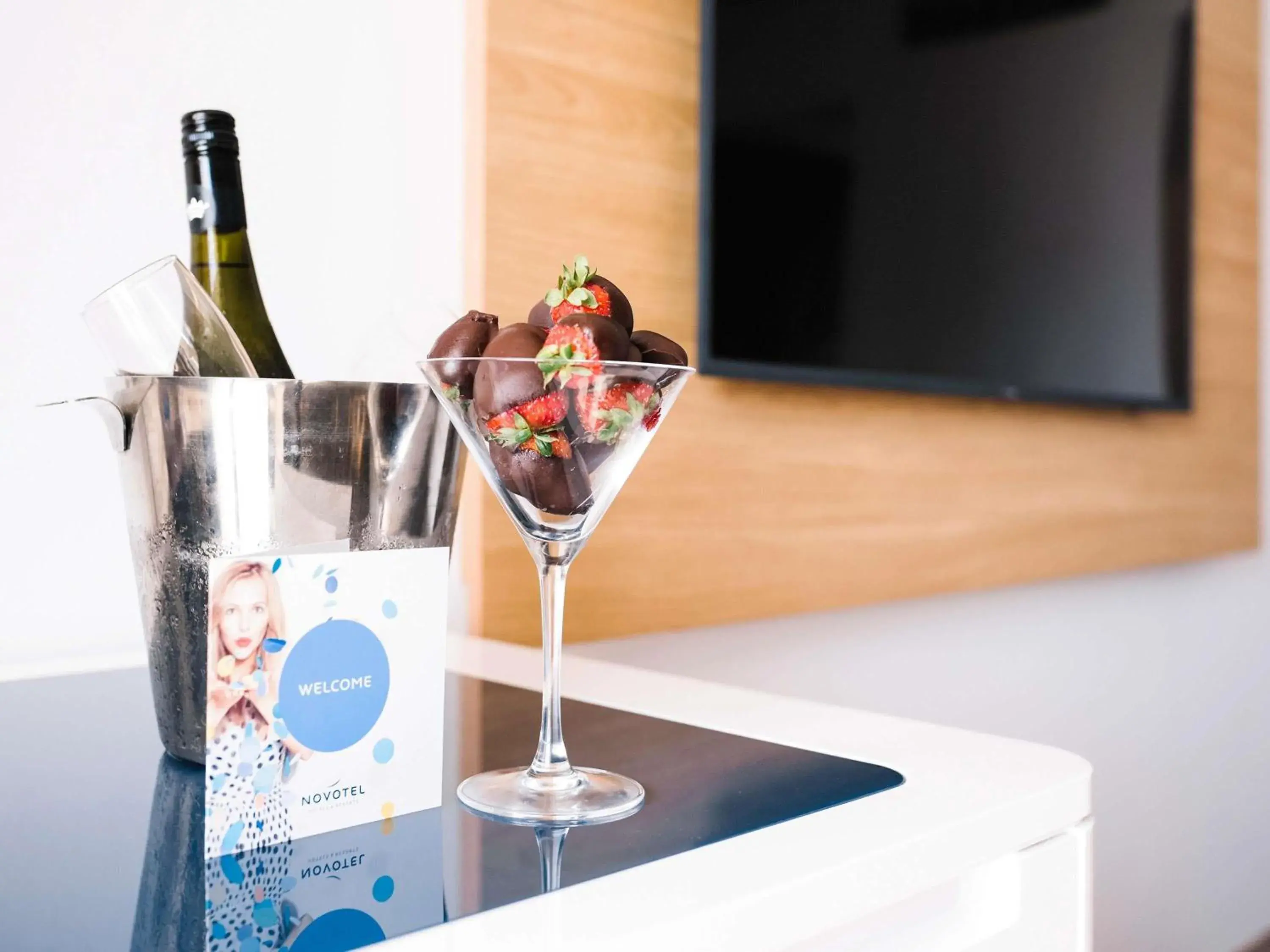 Deluxe Double Room with Two Double Beds and View in Novotel Surfers Paradise Deluxe Double Room with Two Double Beds and View in Novotel Surfers Paradise