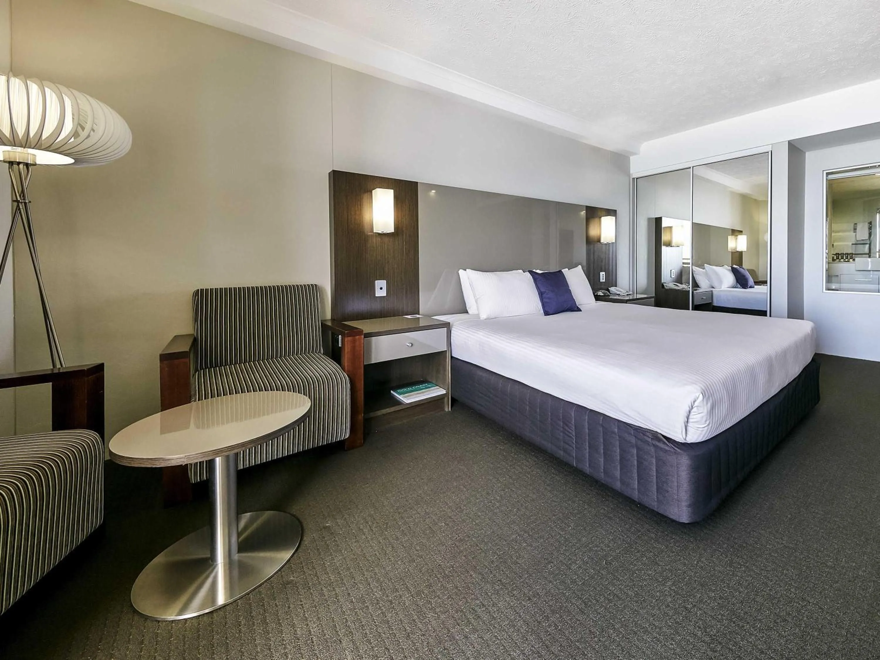 Bedroom, Bed in Novotel Surfers Paradise